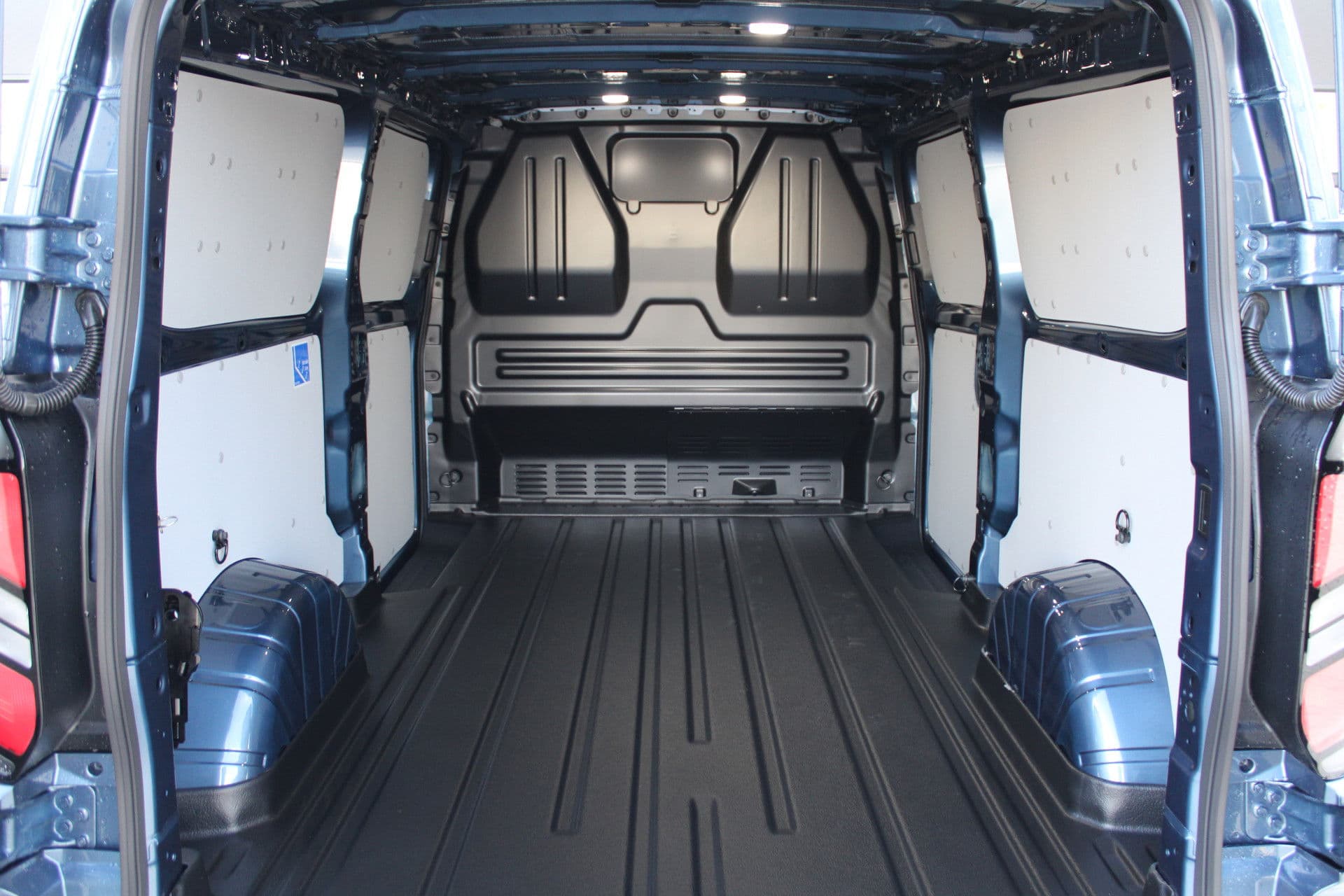 Ford Transit Custom 320 2.0 TDCI L2H1 Trend 136pk - 2x Schuifdeur - Carplay - Android - Camera - Trekhaak - Stoelverwarming -70l tank - Rijklaar thumbnail 14