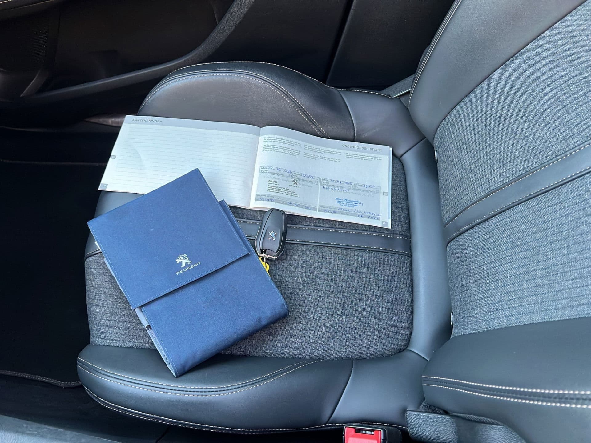 Peugeot 3008 1.6 PureTech GT Line | Pano | Camera | Keyless | NL Auto thumbnail 18