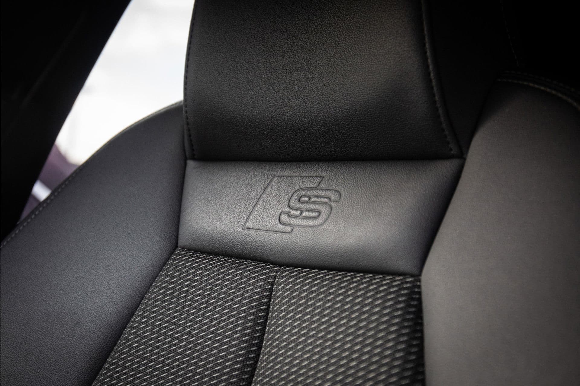 Audi A3 Sportback 35 TFSI S edition , S-line, NL-Auto, Afgevlakt stuur thumbnail 19