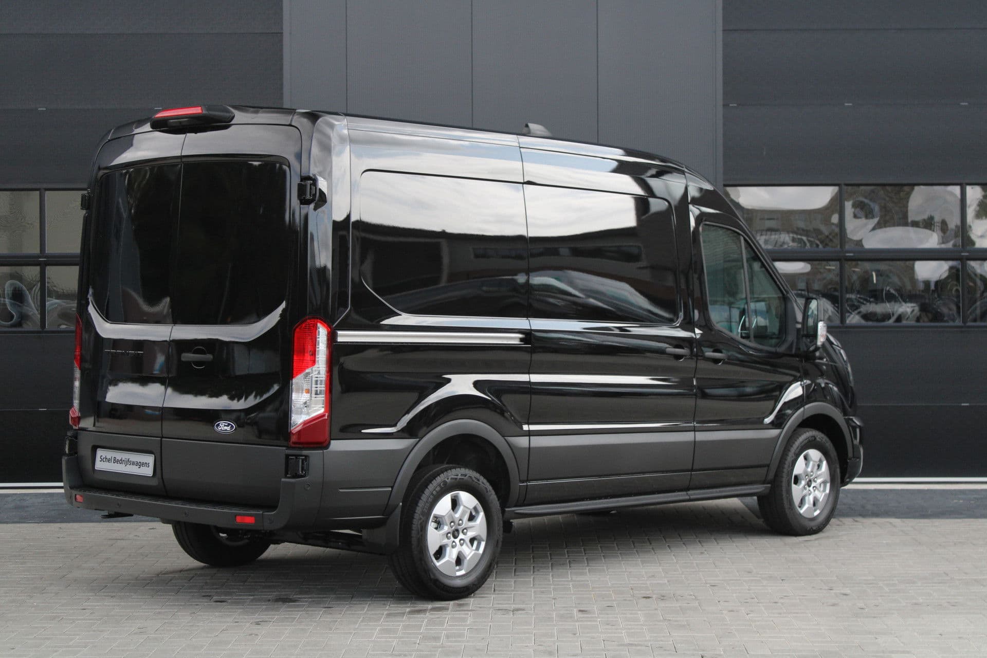 Ford Transit 350 2.0 TDCI L2H2 Limited 165pk - Adaptive Cruise - Xenon - Navi - Blind Spot - 360 camera - Rijklaar thumbnail 3