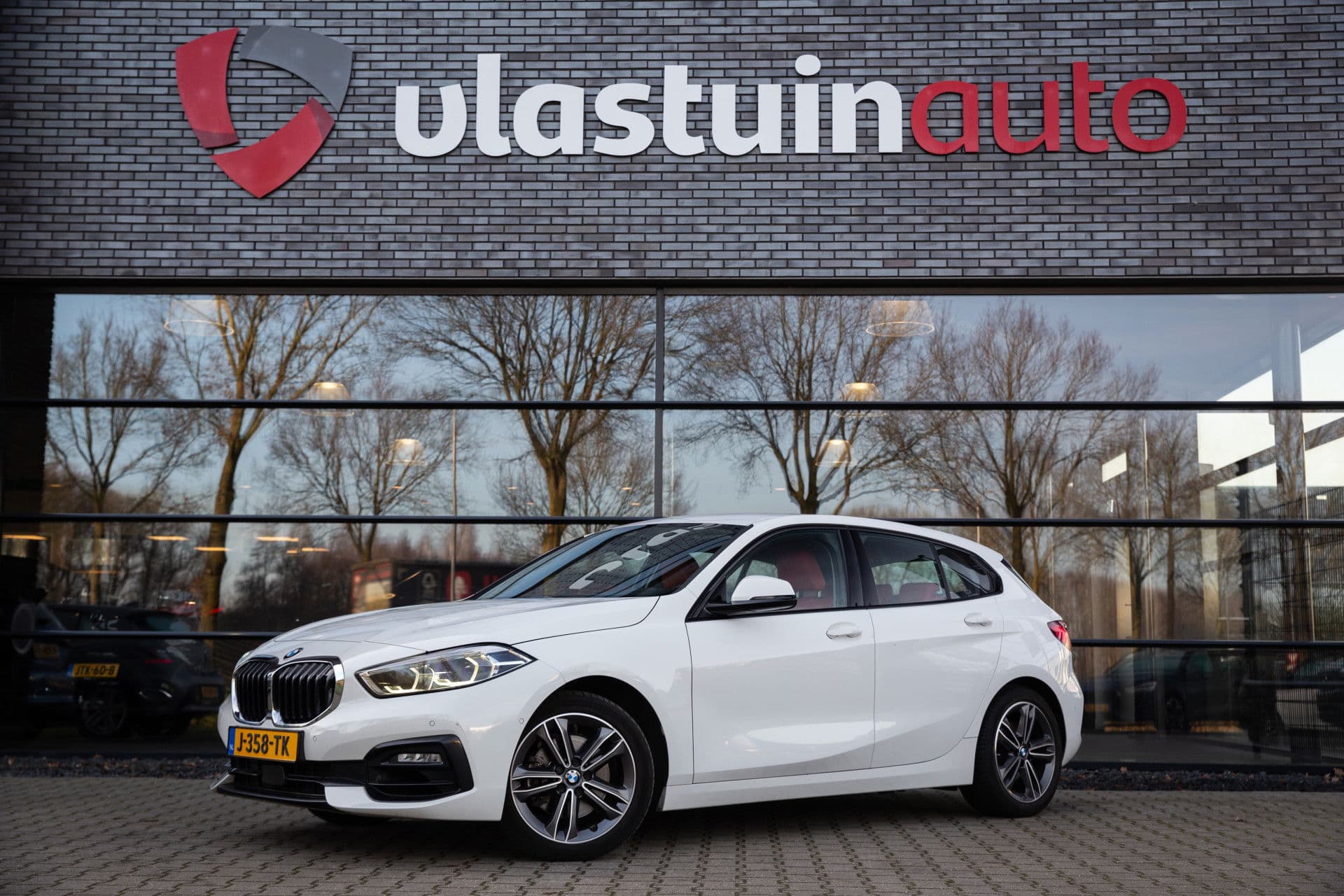 BMW 1-serie 118i Executive Edition , Achteruitrijcamera, Leer