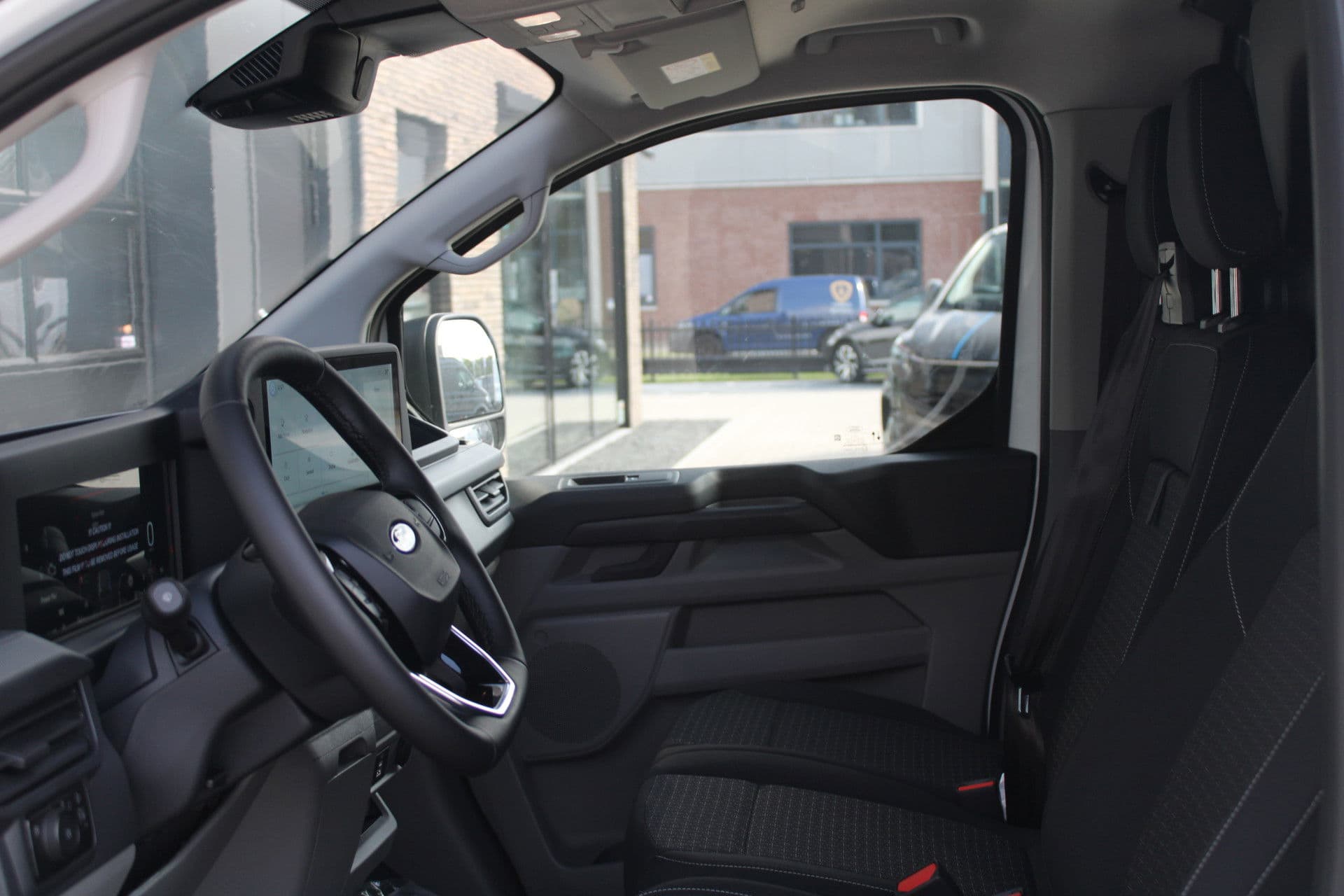 Ford Transit Custom 320 2.5 PHEV L2H1 Trend 232pk - 5 jaar GARANTIE - 2x Schuifdeur - Adaptive Cruise - Blind Spot - Navigatie - Camera - Verwarmd Stuur - Rijklaar thumbnail 35