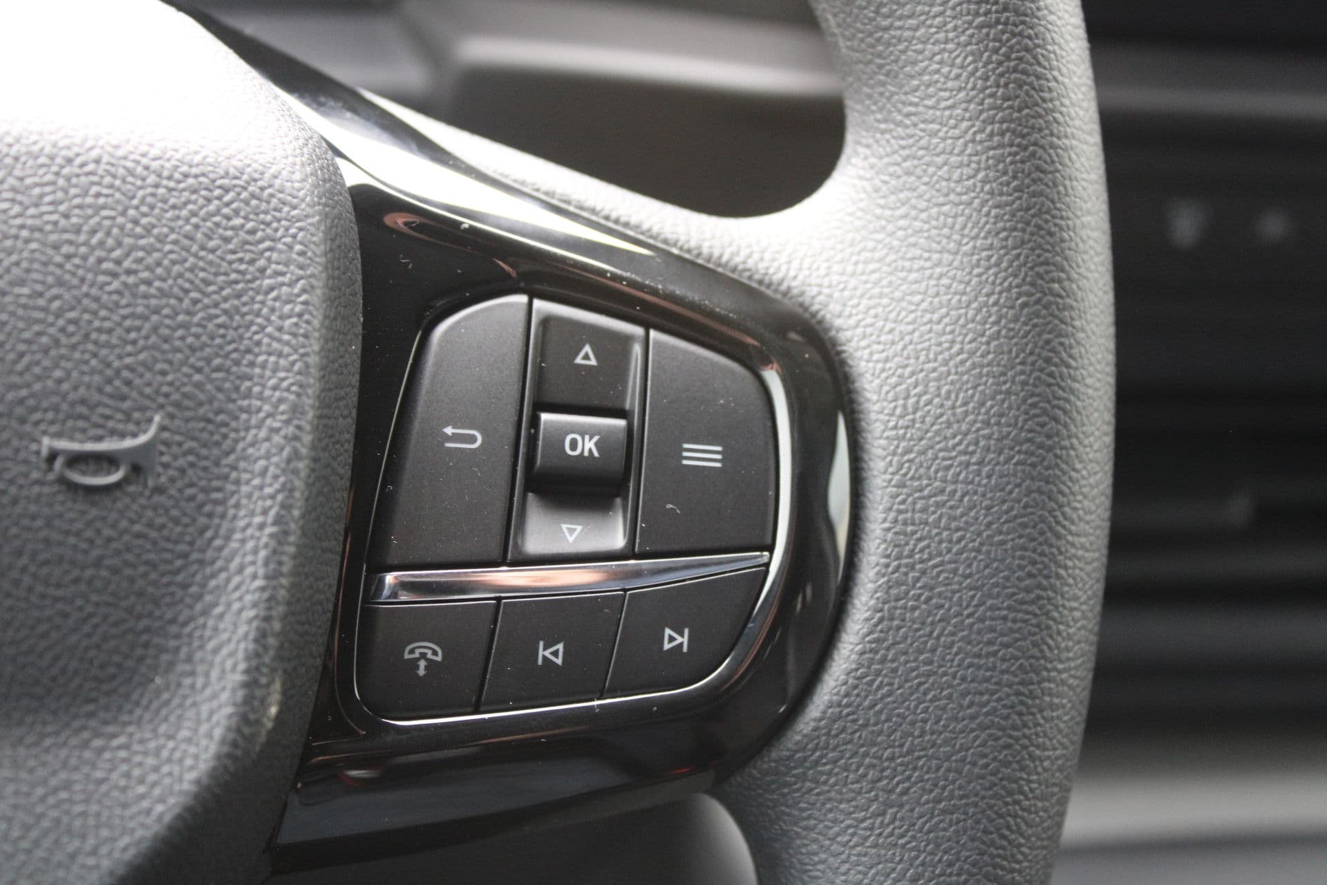 Ford Transit Custom 320 2.0 TDCI L2H1 Trend 136pk - 2x Schuifdeur - LED koplampen - Carplay - Android - Camera - Stoelverwarming - 70l tank - Rijklaar thumbnail 18