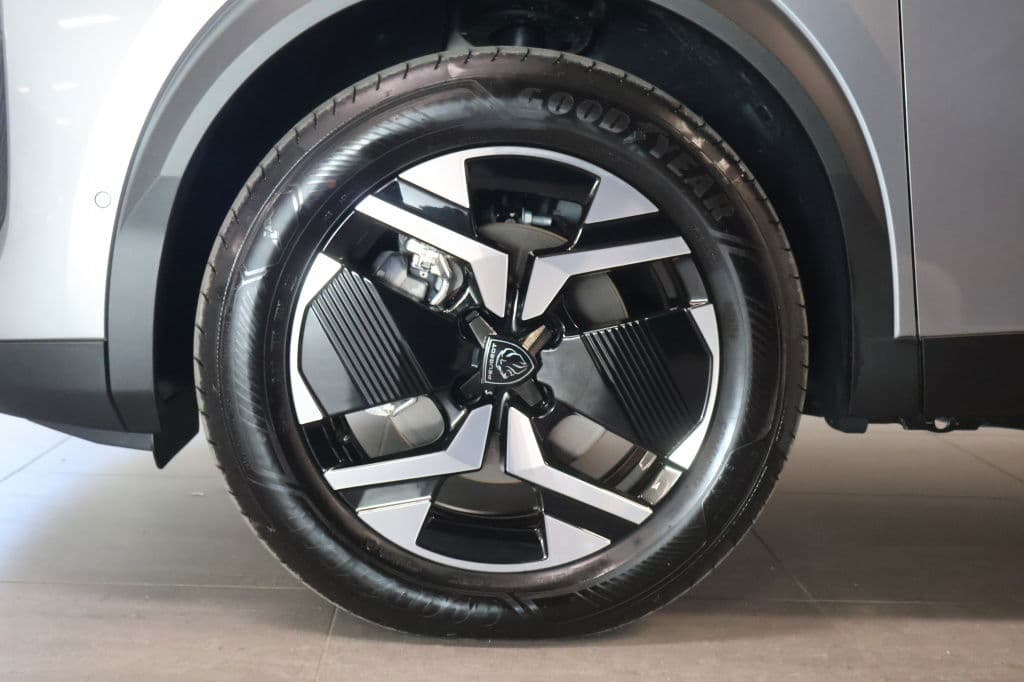 Peugeot 2008 1.2 Hybride 145 Allure | 360 Camera | Luxe thumbnail 5