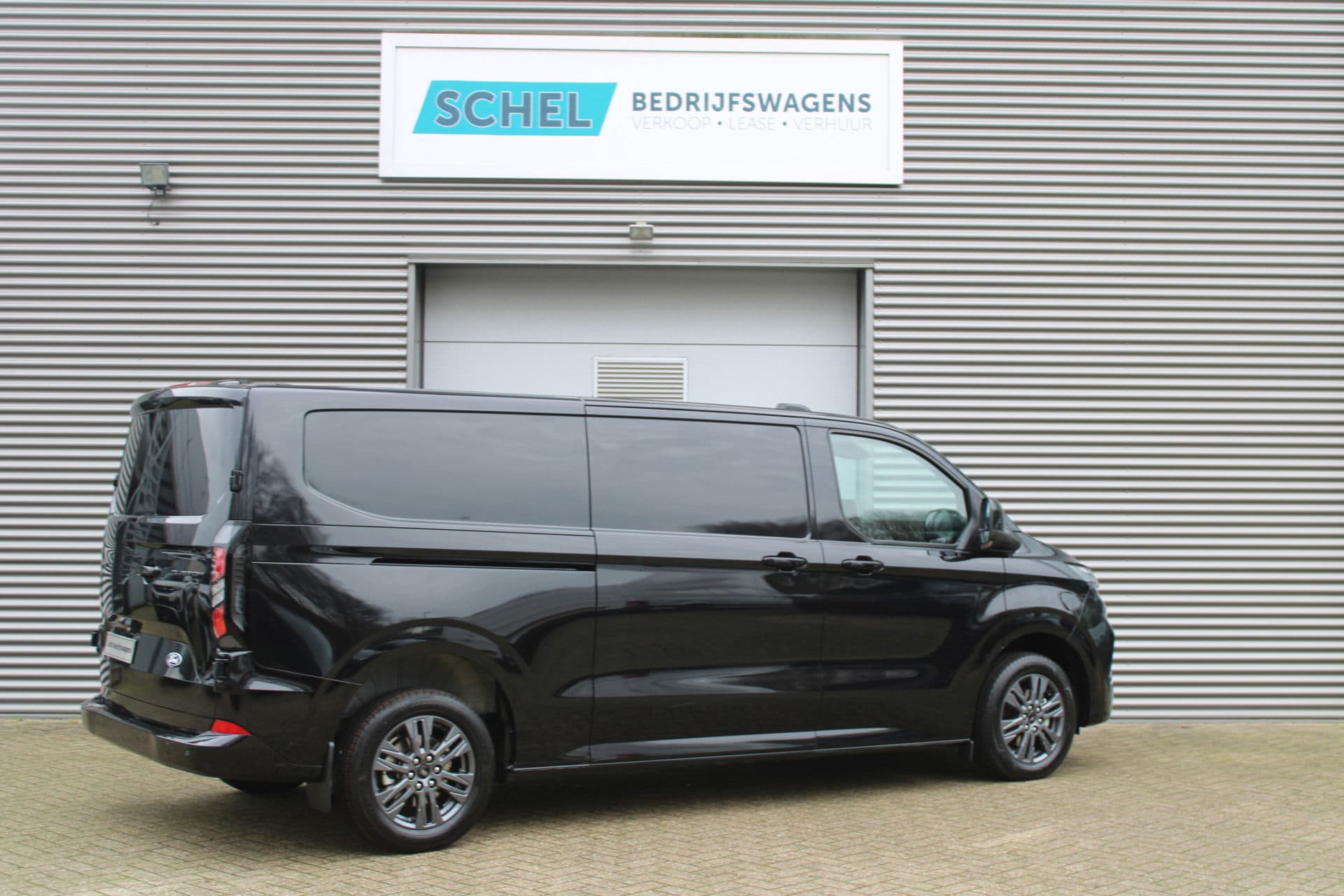 Ford Transit Custom 320 2.0 TDCI L2H1 Limited 170pk - 1+1 Stoelopstelling - 2x Schuifdeur - Adaptive Cruise - Verwarmd stuur - Blind spot - Navigatie - Camera - Draadloos laden - Rijklaar thumbnail 5