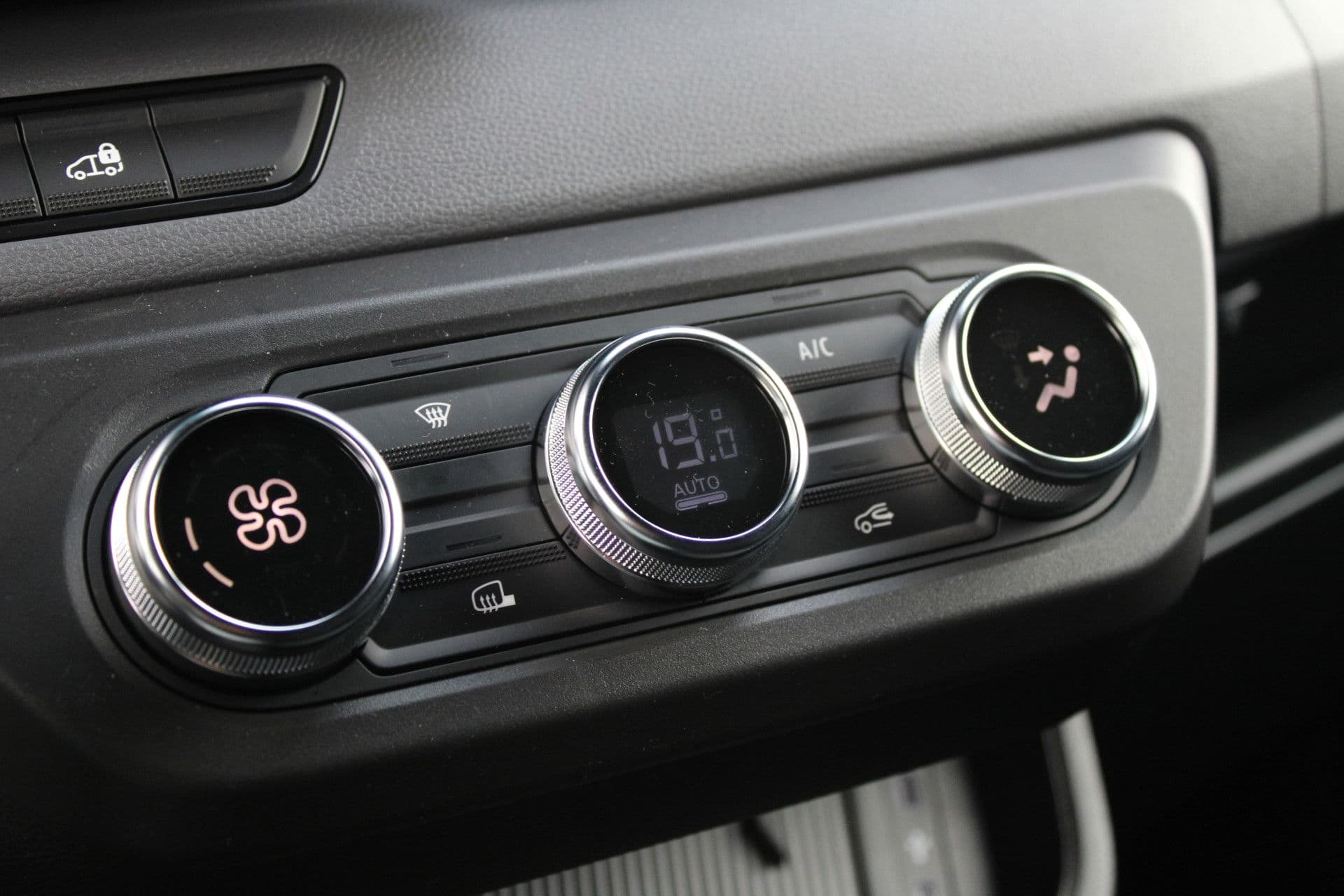 Renault Master T35 2.0 dCi 170pk L2H2 Extra - 2x Schuifdeur - Navigatie - Blind Spot - Camera - Stoelverwarming - Verwarmde voorruit - Rijklaar thumbnail 32