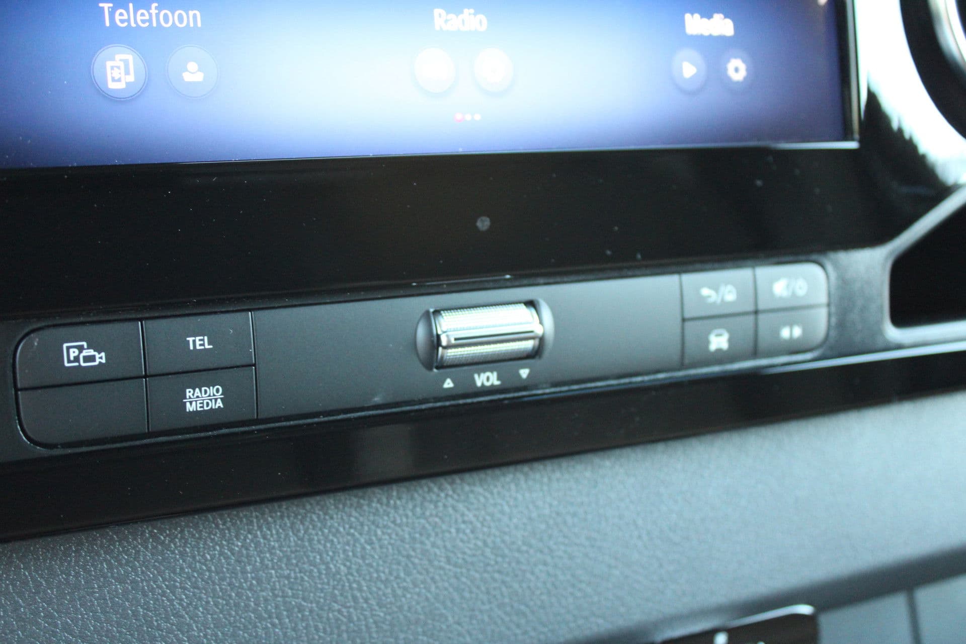 Mercedes-Benz Sprinter 317CDI L2H2 Select - LED - Mbux 10 - 3.5t Trekhaak - Geveerde Stoel - Betimmering - Camera - Carplay - Blind spot - Cruise - Rijklaar thumbnail 29