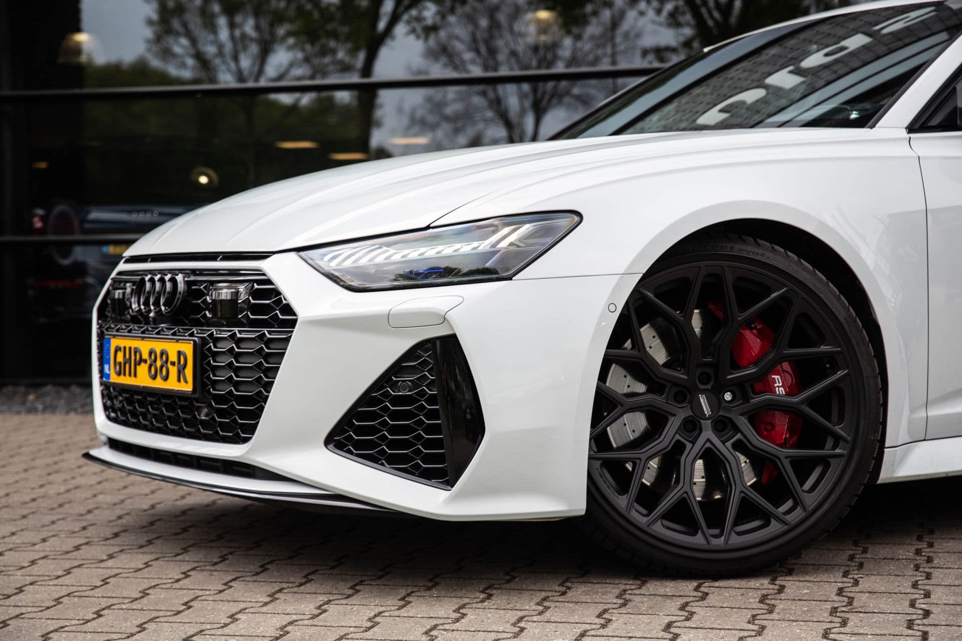 Audi RS6 Avant 4.0 TFSI Quattro , B&O Advanced, Nachtzicht, 4-wielsturing, Head-up display, Trekhaak, Laser thumbnail 5