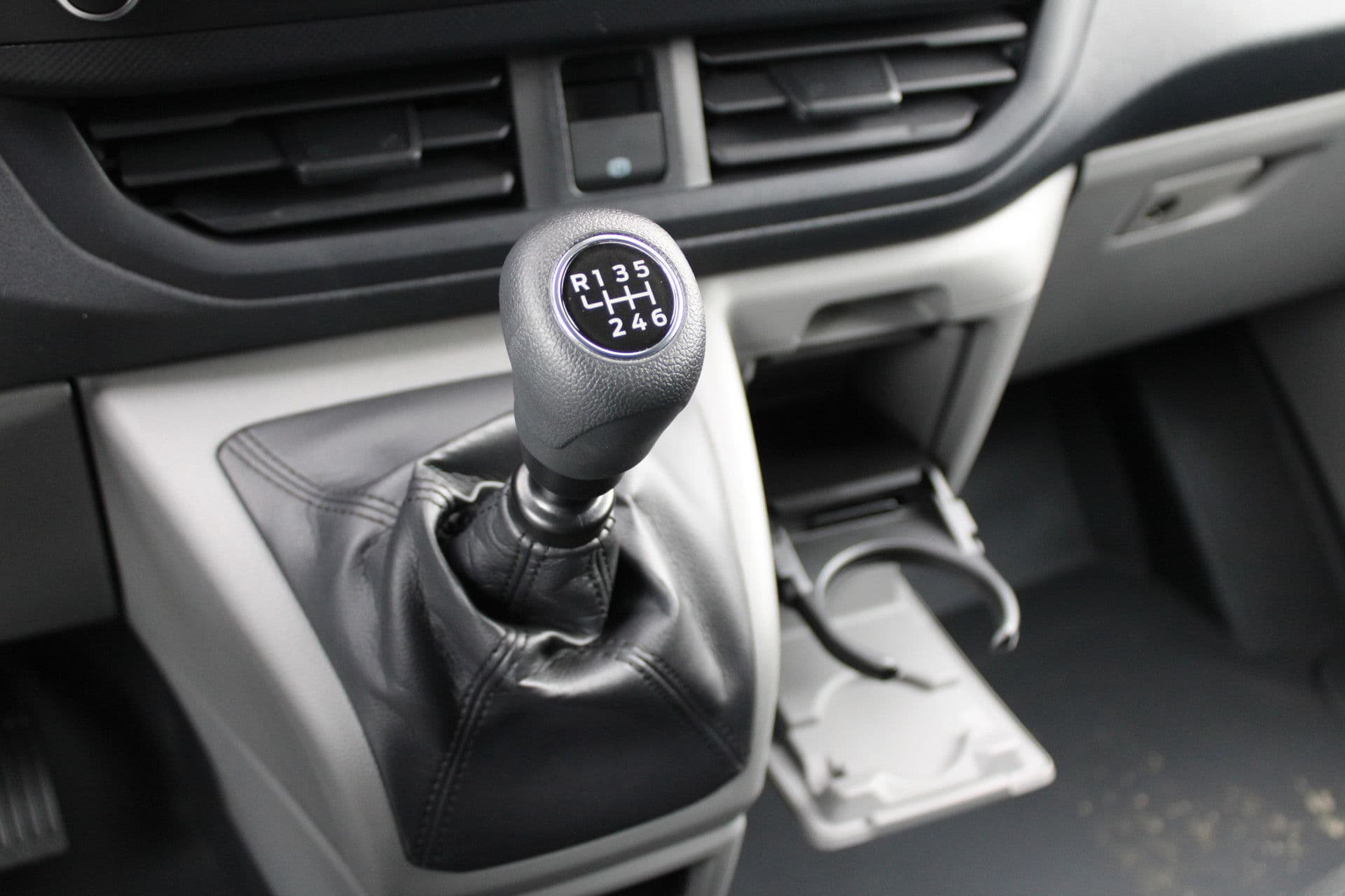 Ford Transit Custom 320 2.0 TDCI L2H1 Trend 136pk - Carplay - Android - LED koplampen - Stoelverwarming - 70l tank - Rijklaar thumbnail 28