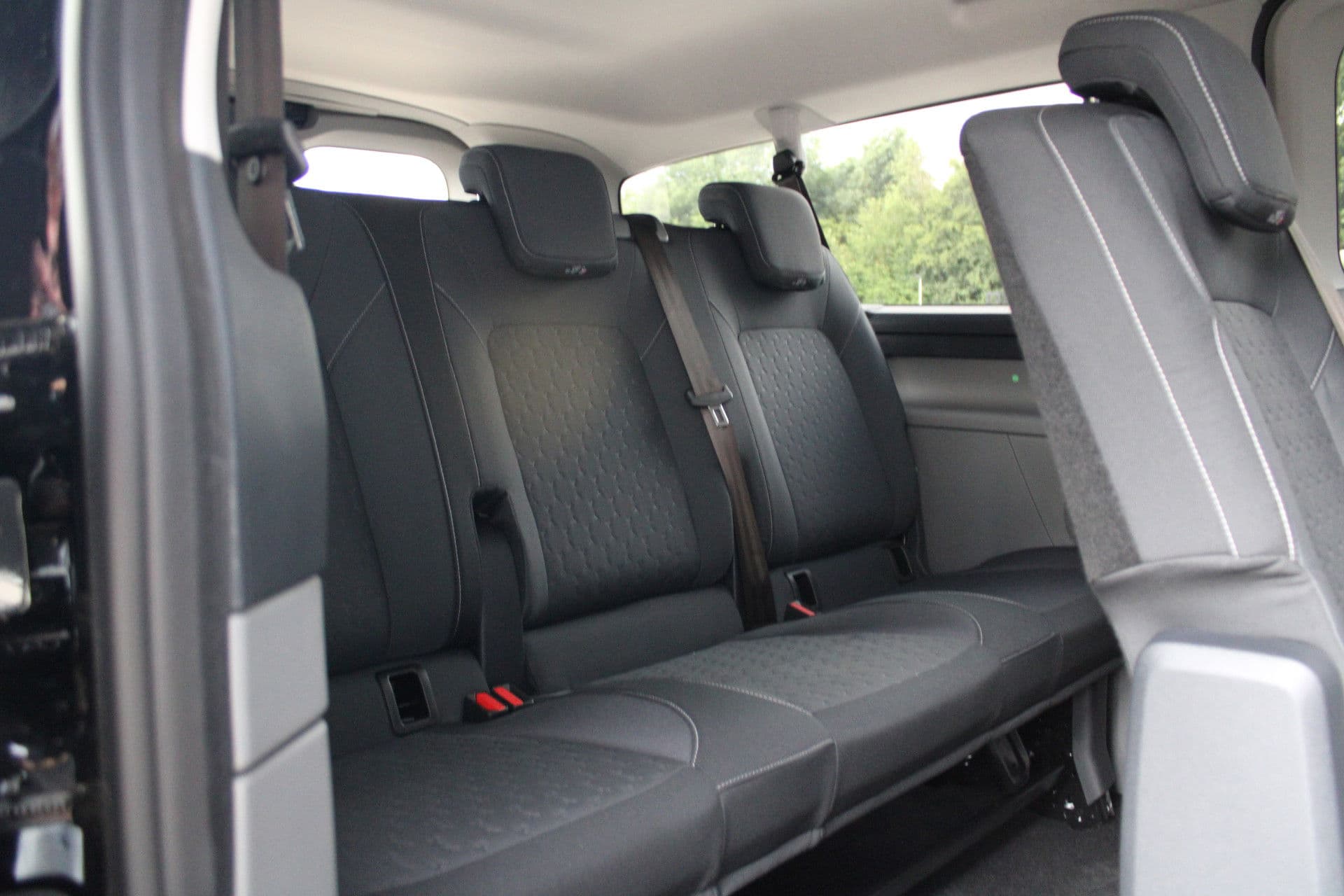 Ford Transit Custom 340 2.5 PHEV L2H1 Limited 232pk - 8 zits - Adaptive Cruise - Blind spot - Navi - Stuurverwarming - Airco achterin - Incl BPM - Rijklaar thumbnail 41