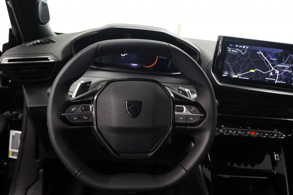 Peugeot 2008 1.2 Hybride 145 Allure | 360 Camera | Luxe thumbnail 10