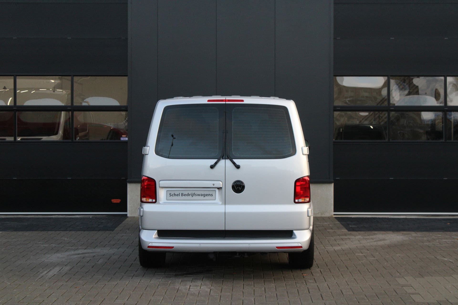 Volkswagen Transporter 2.0 TDI L2H1 28 Bulli 150pk - 20 Inch - Camera - Trekhaak - Leder - ACC - LED - Rijklaar thumbnail 7