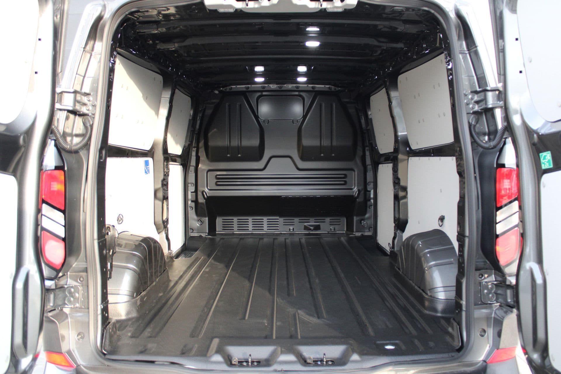 Ford Transit Custom 320 2.5 PHEV L2H1 Limited 232pk - 2x Schuifdeur - Trekhaak - Stoel/Stuurverwarming - ACC - Blindspot - Keyless - Rijklaar thumbnail 11