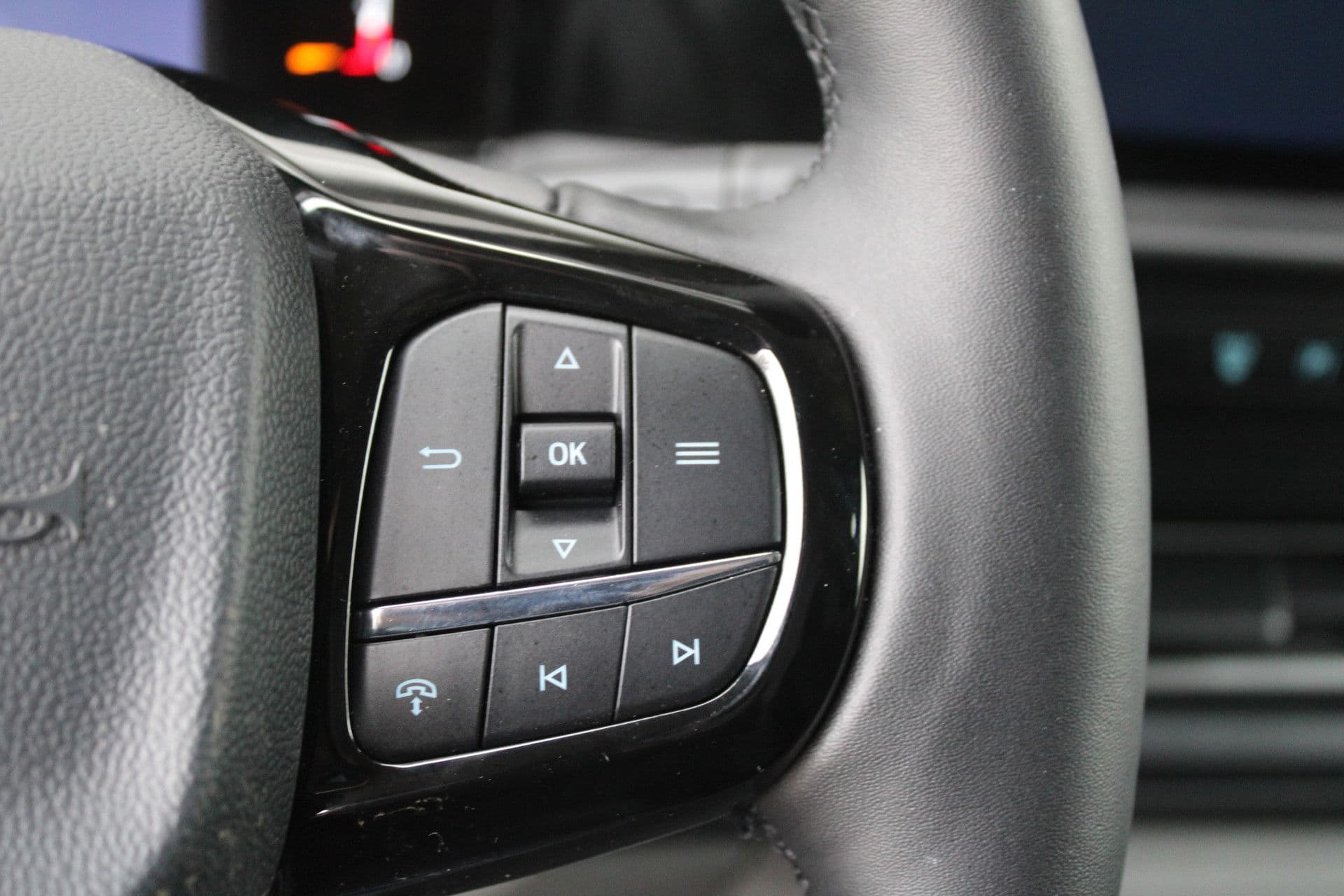 Ford Transit Custom 320 2.0 TDCI L2H1 Limited 170pk - 1+1 Stoelopstelling - 2x Schuifdeur - Adaptive Cruise - Verwarmd stuur - Blind spot - Navigatie - Camera - Draadloos laden - Rijklaar thumbnail 20