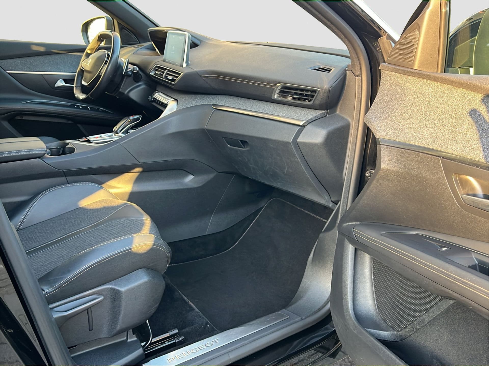 Peugeot 3008 1.6 PureTech GT Line | Pano | Camera | Keyless | NL Auto thumbnail 19