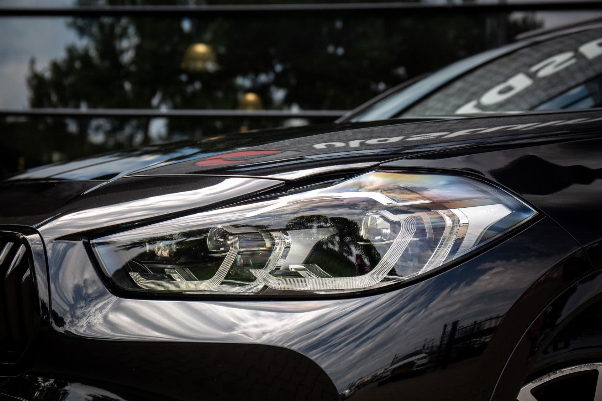 BMW X2 sDrive20i Business Edition , M-Sport, Panoramadak, Head-up display, BMW-Led thumbnail 5