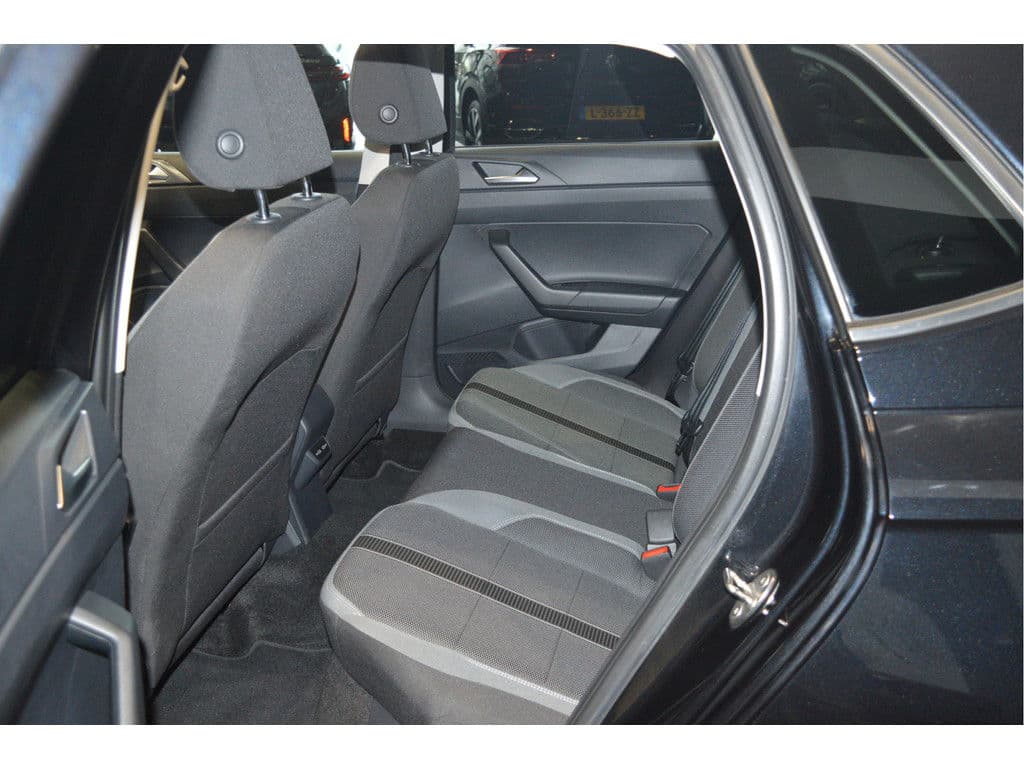 Volkswagen Polo 1.0 TSI R-LINE clima cruise pano camera led 17 inch !! thumbnail 24