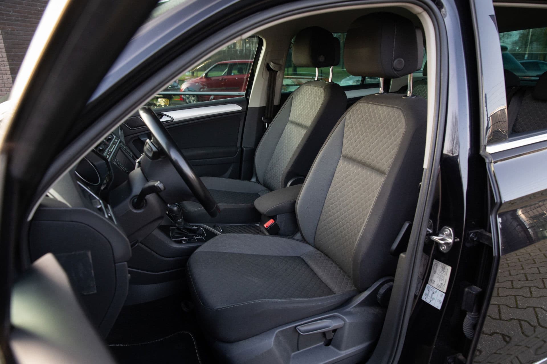 Volkswagen Tiguan 1.4 TSI ACT Comfortline Business , Trekhaak, Stoelverwarming, thumbnail 3