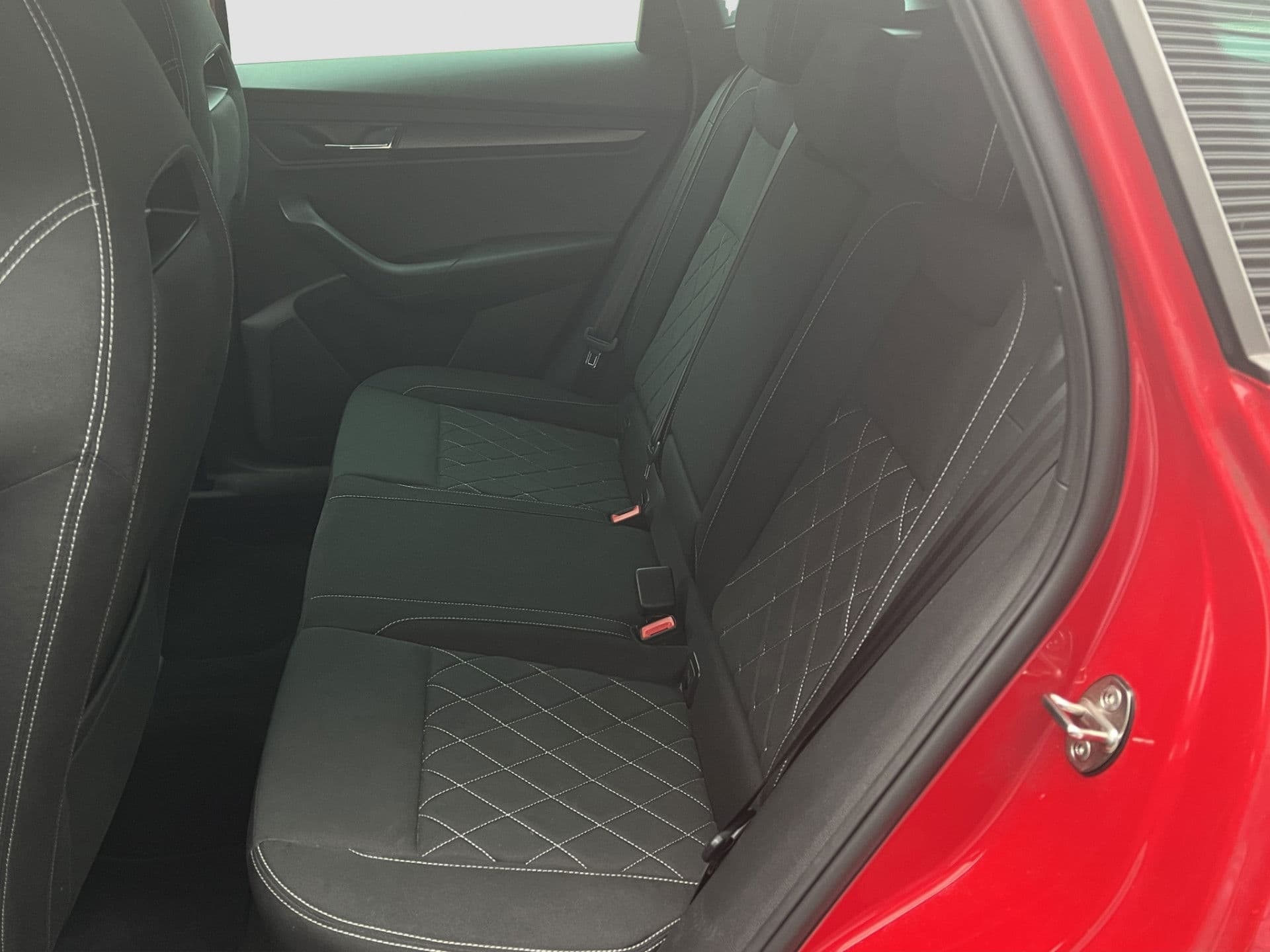 Škoda Karoq 1.5 TSI ACT Sportline Business | Pano | Adaptive | Trekhaak | Canton | Dodehoek det. | thumbnail 20