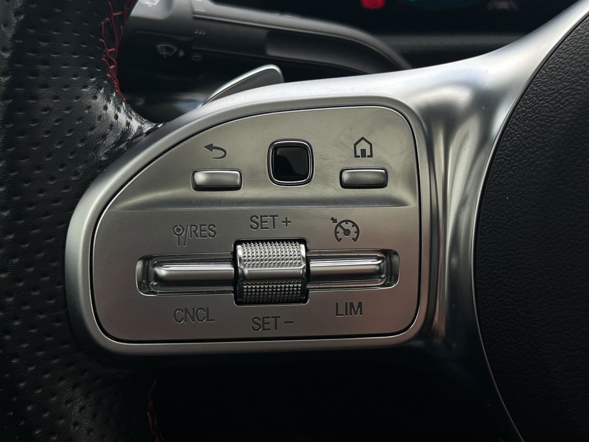 Mercedes-Benz A-Klasse 250 e AMG Premium Plus | Pano | NAP | Sfeerverl | Burmester | Camera | Stoelverw | thumbnail 5