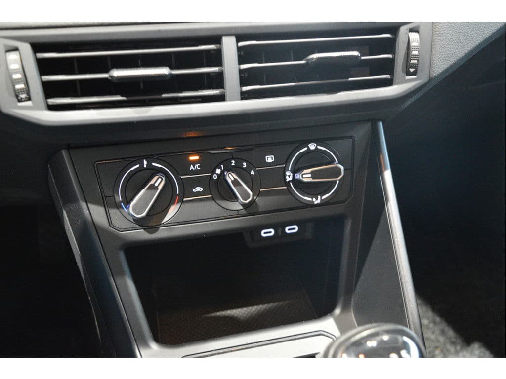 Volkswagen Polo 1.0 TSI carplay led cruise airco lichtmetaal 95 pk !! thumbnail 18