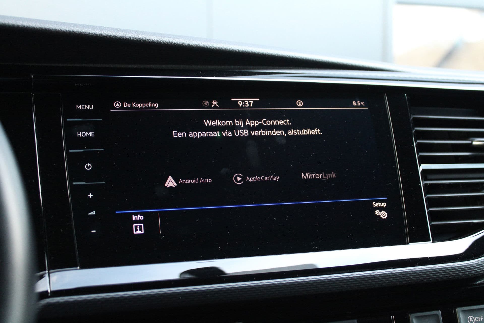 Volkswagen Transporter 2.0 TDI L2H1 28 Bulli 150pk - 20 Inch - Camera - Trekhaak - Leder - ACC - LED - Rijklaar thumbnail 34