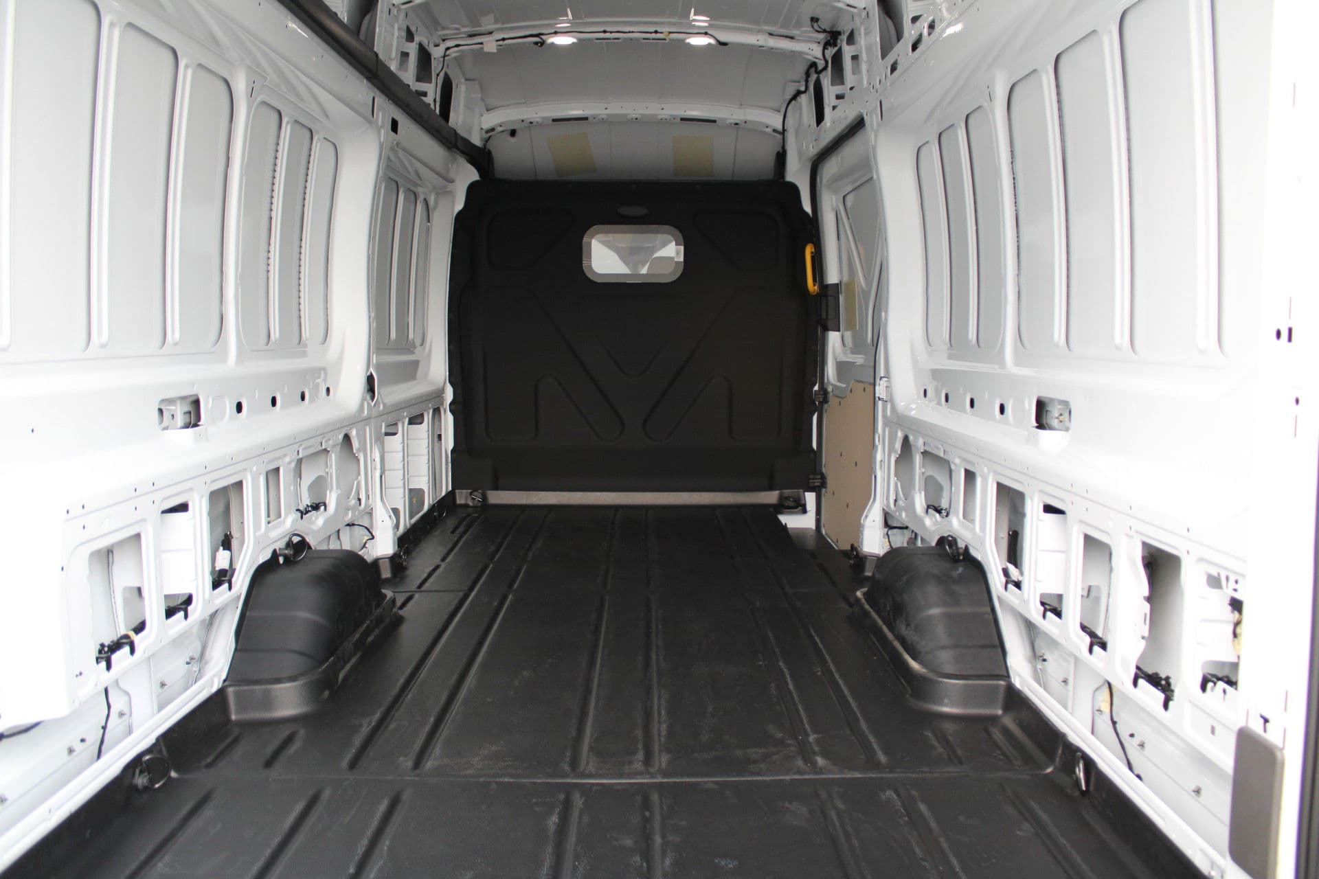 Ford Transit 350 2.0 TDCI L4H3 Trend 165pk RWD - Carplay - Android - Cruise - Camera - 270gr deuren - Rijklaar thumbnail 5