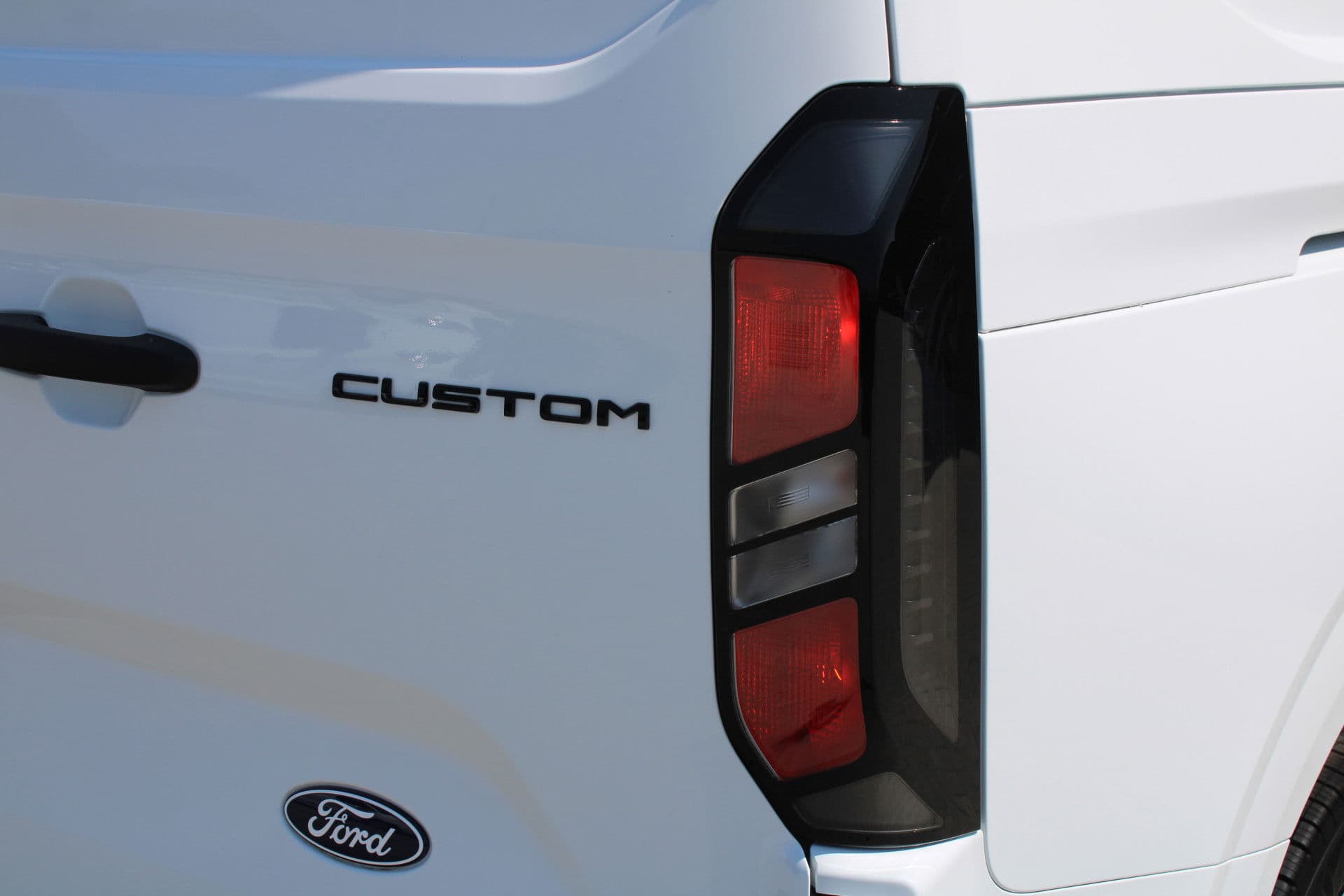 Ford Transit Custom 320 2.0 TDCI L2H1 Trend DC 136pk - Carplay - Android - Camera - Trekhaak - LED koplampen - Stoelverwarming - Draadloos laden - Rijklaar thumbnail 19