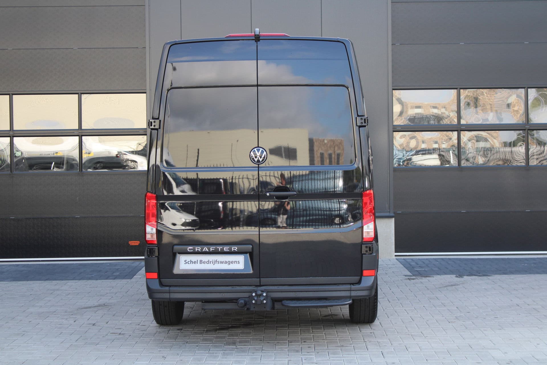 Volkswagen Crafter 35 2.0 TDI L3H3 177pk - Facelift - Navigatie - LED - Geveerde stoel - Virtual cockpit - Camera - Trekhaak - Stoelverwarming - Rijklaar thumbnail 39