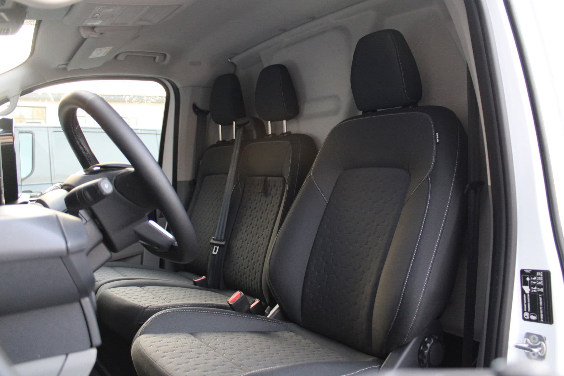 Ford E-Transit Custom 340 L2H1 Limited 65 kWh 218pk - LED - 360 Camera - B&O - ACC - Navi - Stoel/Stuurverwarming - Rijklaar thumbnail 16