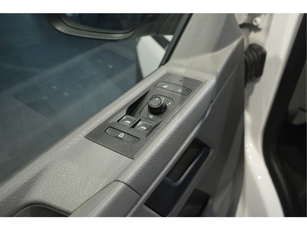 Volkswagen Transporter 2.0 TDI L2H1 airco cruise app connect trekhaak 150 pk !! thumbnail 14