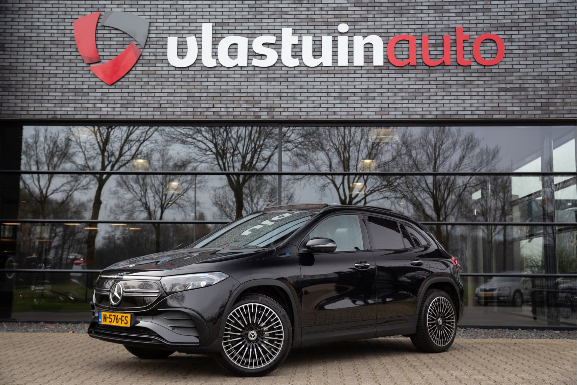 Mercedes-Benz EQA 250 Business Solution AMG 67 kWh , Panoramadak, Trekhaak, Head-up display,