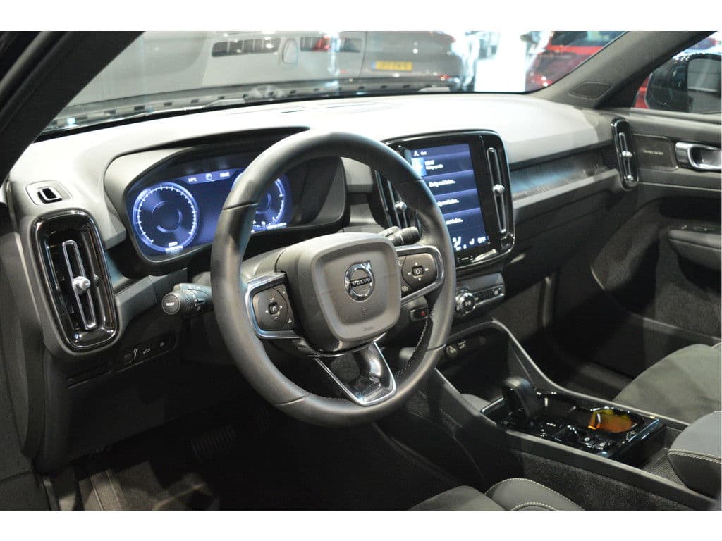 Volvo XC40 1.5 T5 Plug-in hybrid Ultimate Dark pano camera 20 inch !! thumbnail 14