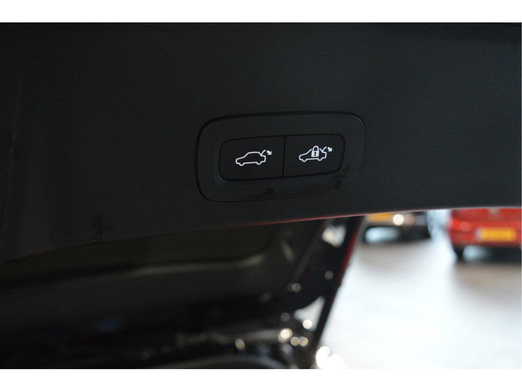 Volvo XC40 1.5 T5 Plug-in hybrid Ultimate Dark pano camera 20 inch !! thumbnail 8