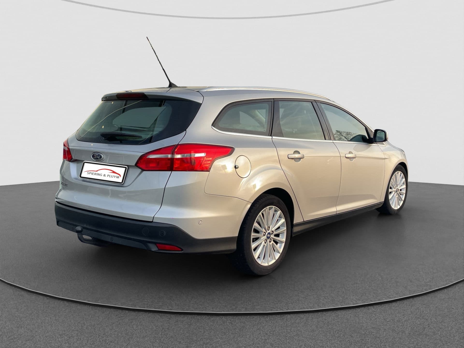Ford FOCUS Wagon 1.5 TDCI Titanium Edition Leder | Navi | D.hoek | Trekhaak thumbnail 5