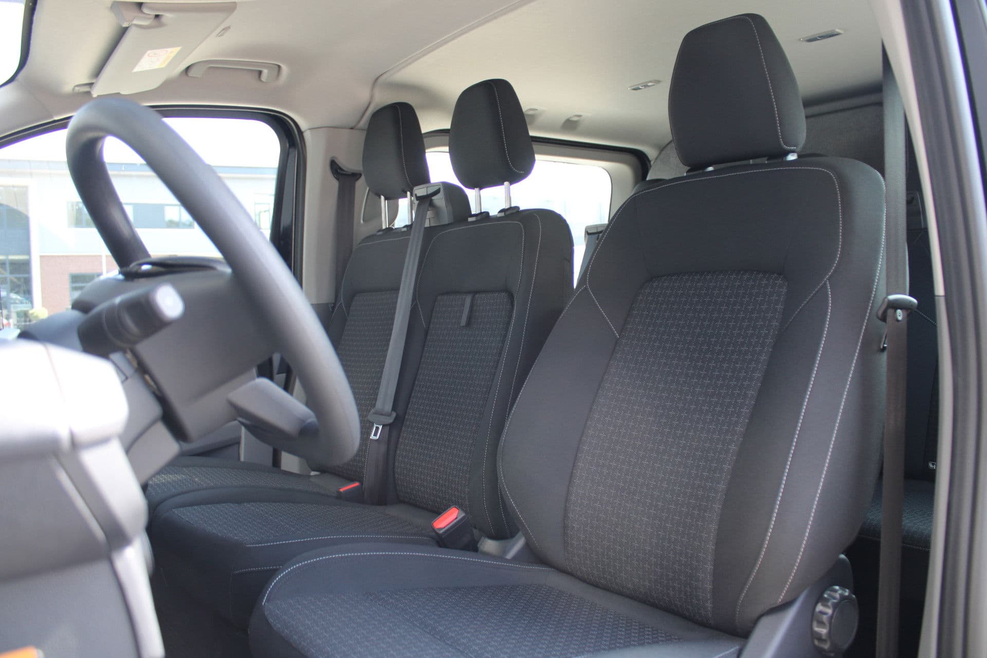 Ford Transit Custom 320 2.0 TDCI L2H1 Trend DC 136pk - Carplay - Android - Camera - Trekhaak - LED koplampen - Stoelverwarming - Draadloos laden - Rijklaar thumbnail 6