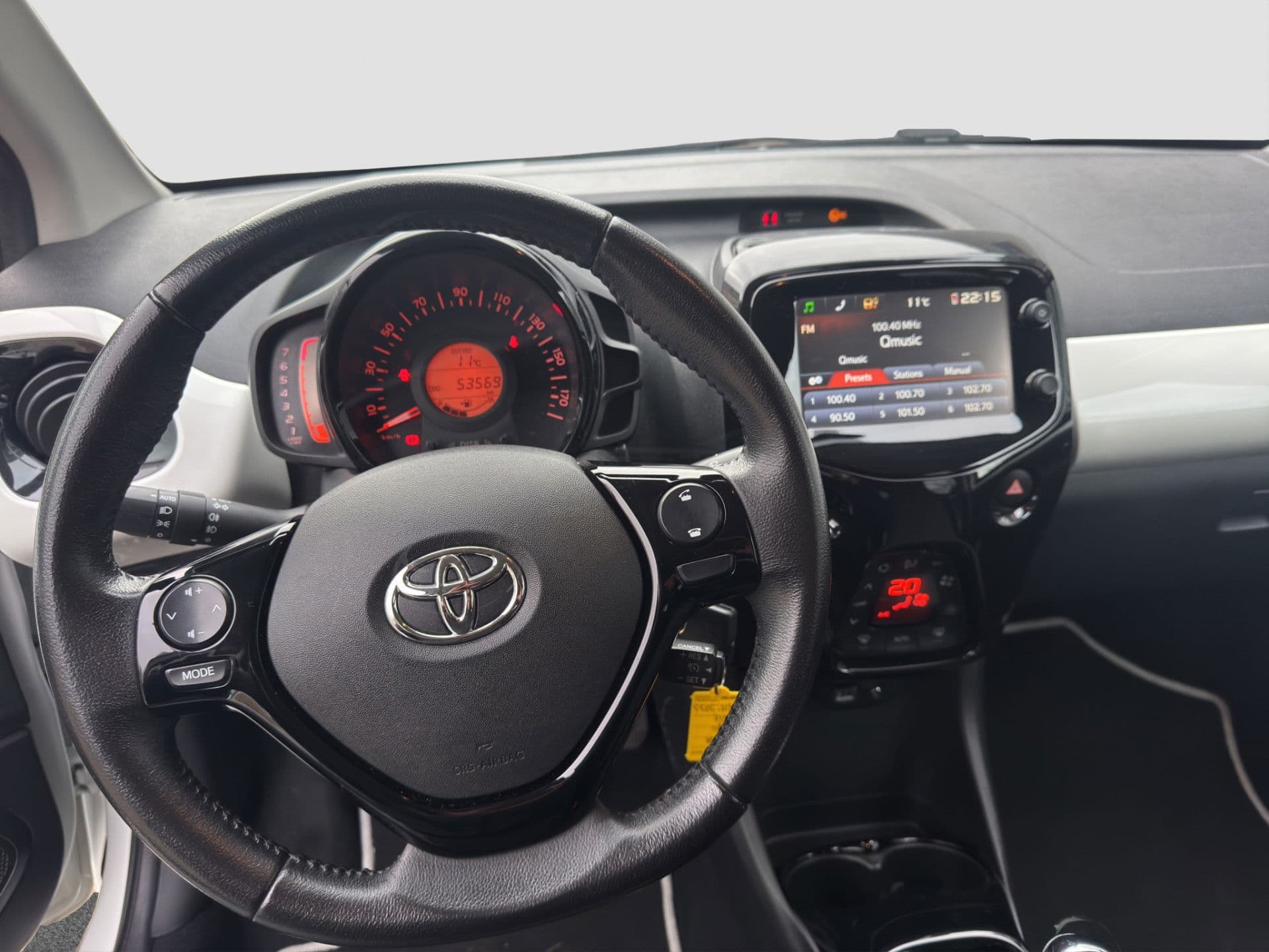 Toyota Aygo 1.0 VVT-i X-Joy | LMV | Climate | NL auto thumbnail 12