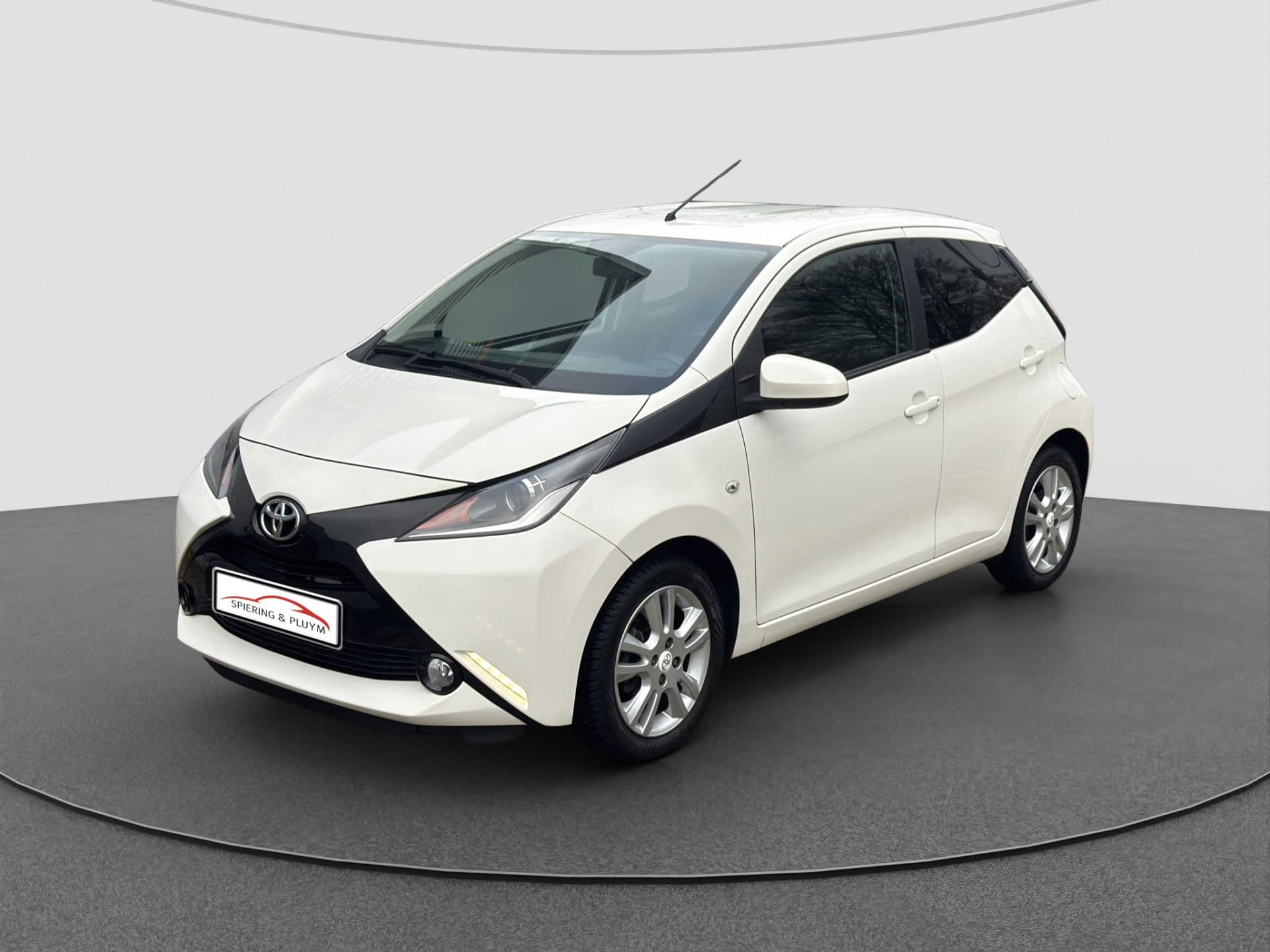 Toyota Aygo 1.0 VVT-i X-Joy | LMV | Climate | NL auto thumbnail 6