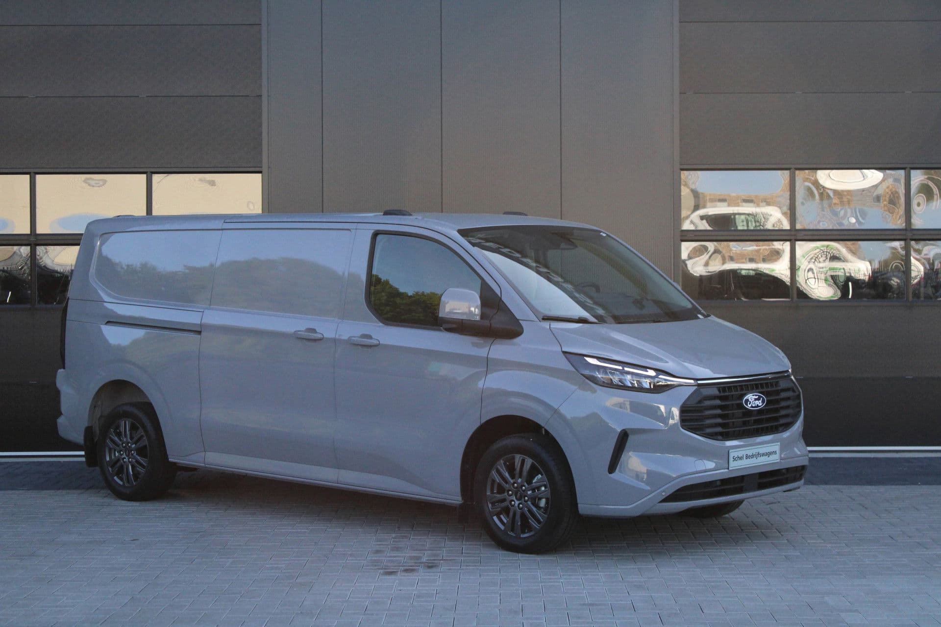 Ford Transit Custom 320 2.0 TDCI L2H1 Limited 170pk - 1+1 Stoelopstelling - 2x Schuifdeur - Adaptive Cruise - Verwarmd stuur - Blind spot - Navigatie - Camera - Draadloos laden - Rijklaar thumbnail 3