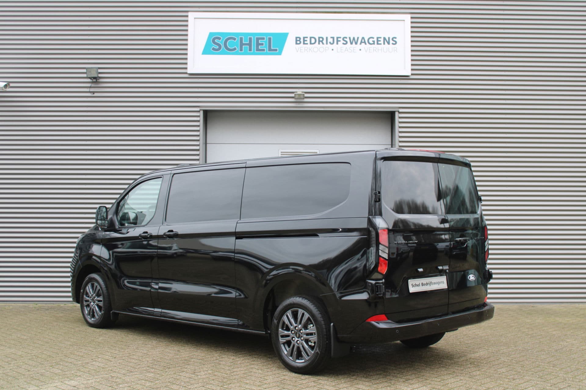 Ford Transit Custom 320 2.0 TDCI L2H1 Limited 170pk - 1+1 Stoelopstelling - 2x Schuifdeur - Adaptive Cruise - Verwarmd stuur - Blind spot - Navigatie - Camera - Draadloos laden - Rijklaar thumbnail 8