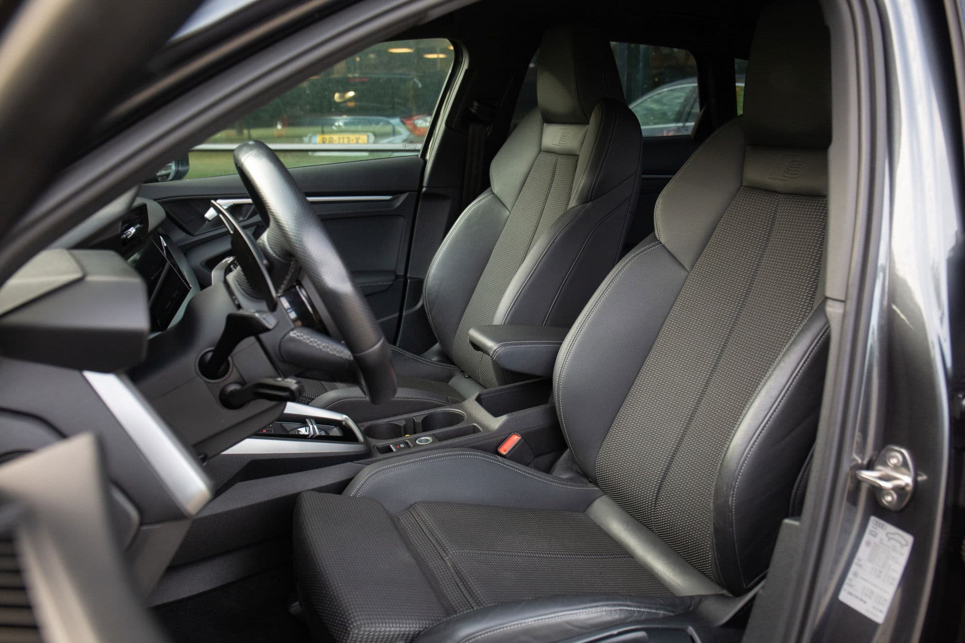 Audi A3 Sportback 35 TFSI S edition , S-line, NL-Auto, Afgevlakt stuur thumbnail 6