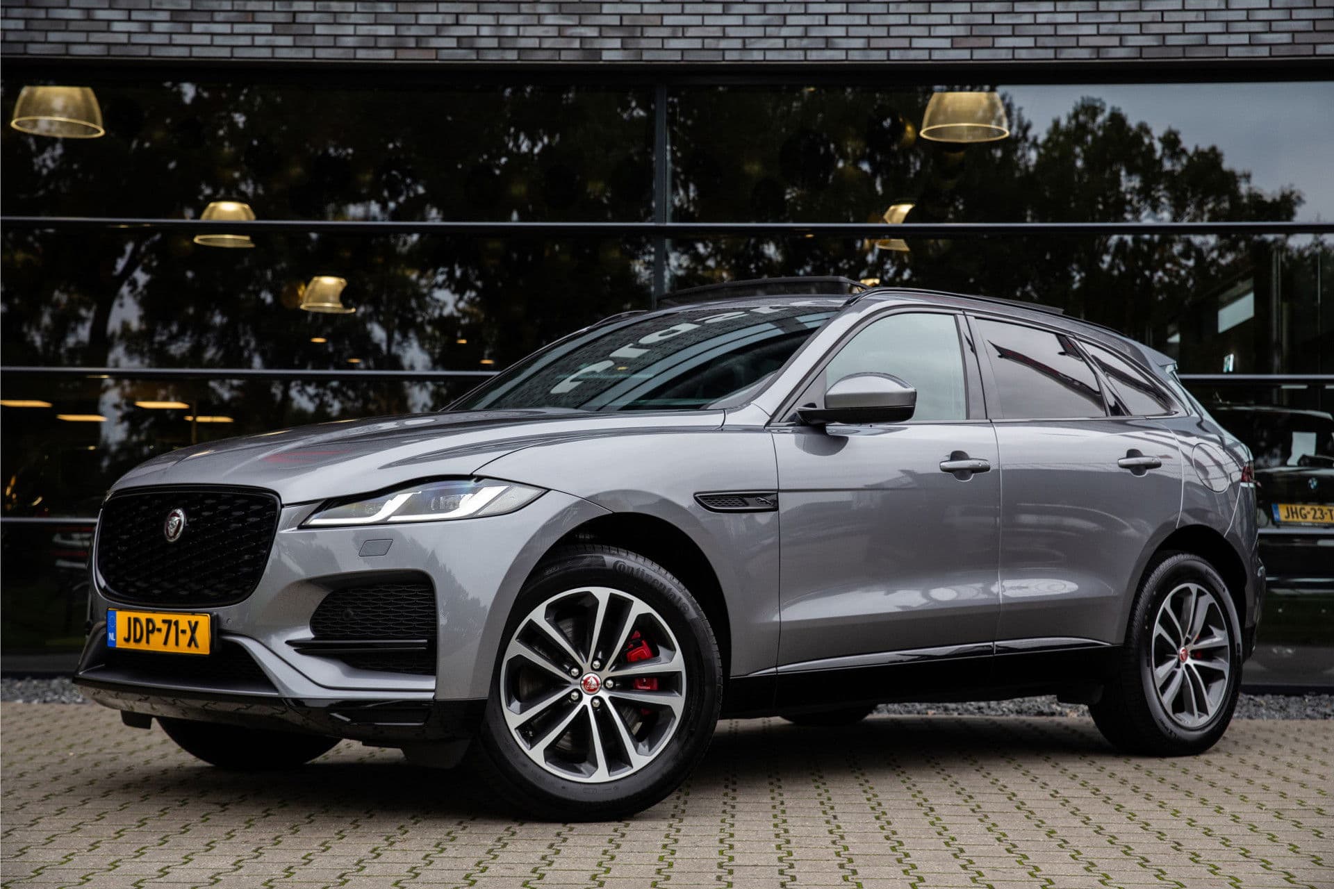 Jaguar F-Pace 2.0 P400e PHEV R-Dynamic SE , Panoramadak, Meridian, Head-up Display thumbnail 6