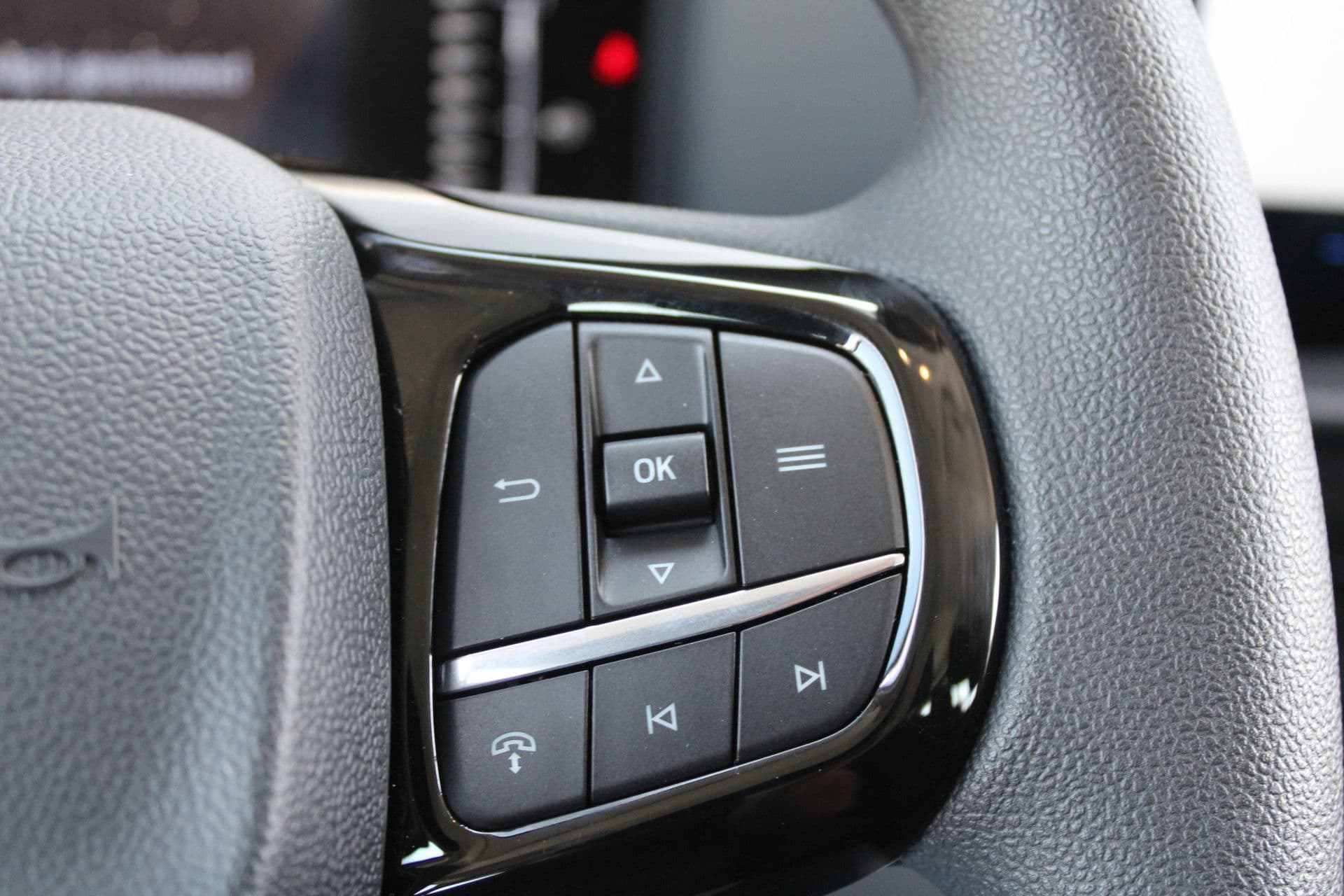 Ford Transit Custom 320 2.0 TDCI L2H1 Trend DC 136pk - Carplay - Android - Camera - Trekhaak - LED koplampen - Stoelverwarming - Draadloos laden - Rijklaar thumbnail 13