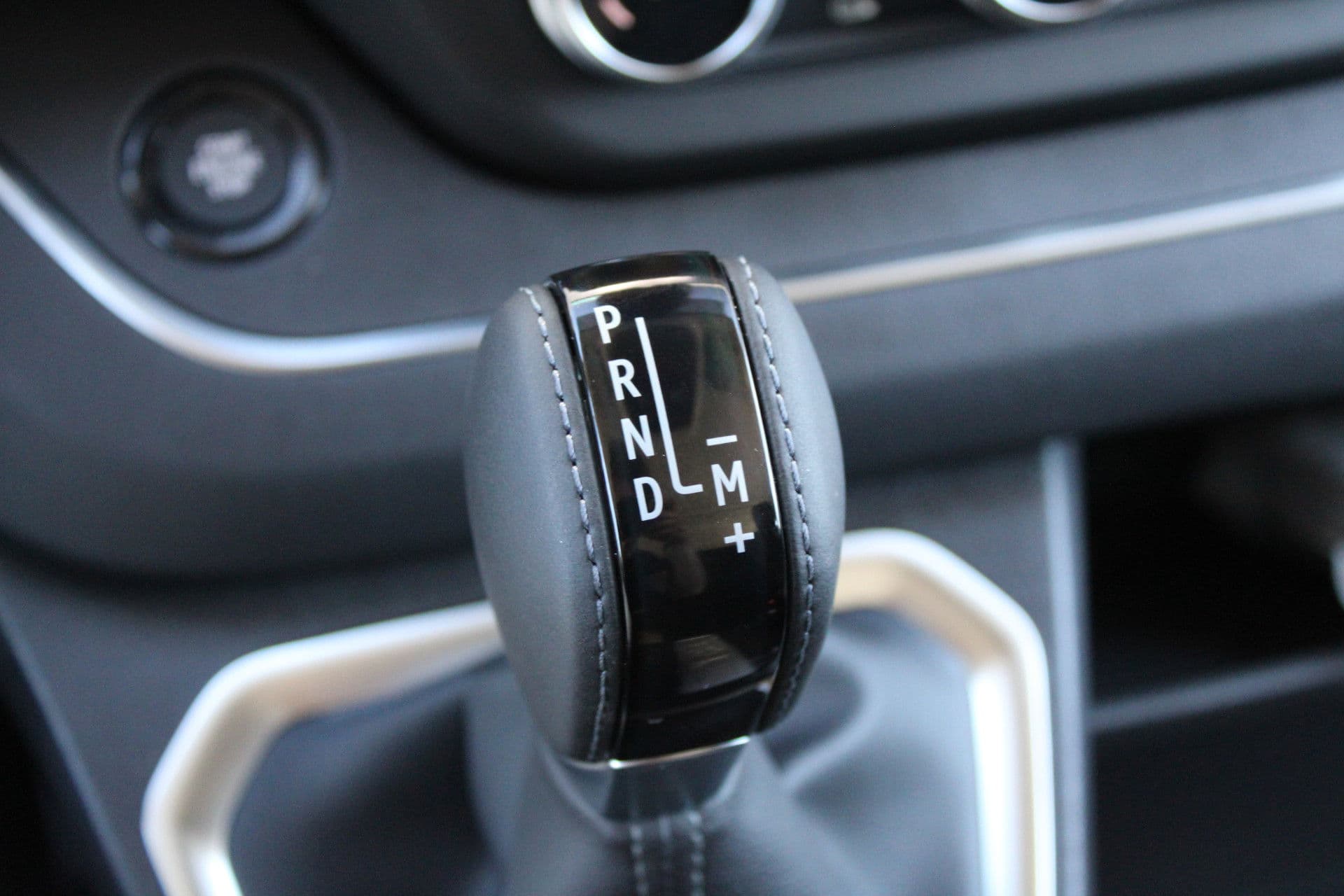 Renault Trafic 2.0 Blue dCi 170pk T29 L2H1 Extra DC - 2x Schuifdeur - Carplay - LED - Blind Spot - Navigatie - Camera - Trekhaak - Stoelverwarming - Rijklaar thumbnail 27