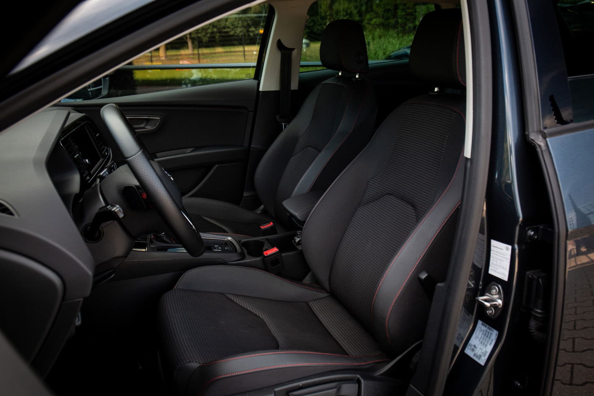 SEAT Leon 1.5 TSI FR Business Intense , Automaat, Cruise control, Sportstuur, Rode sticksels thumbnail 6