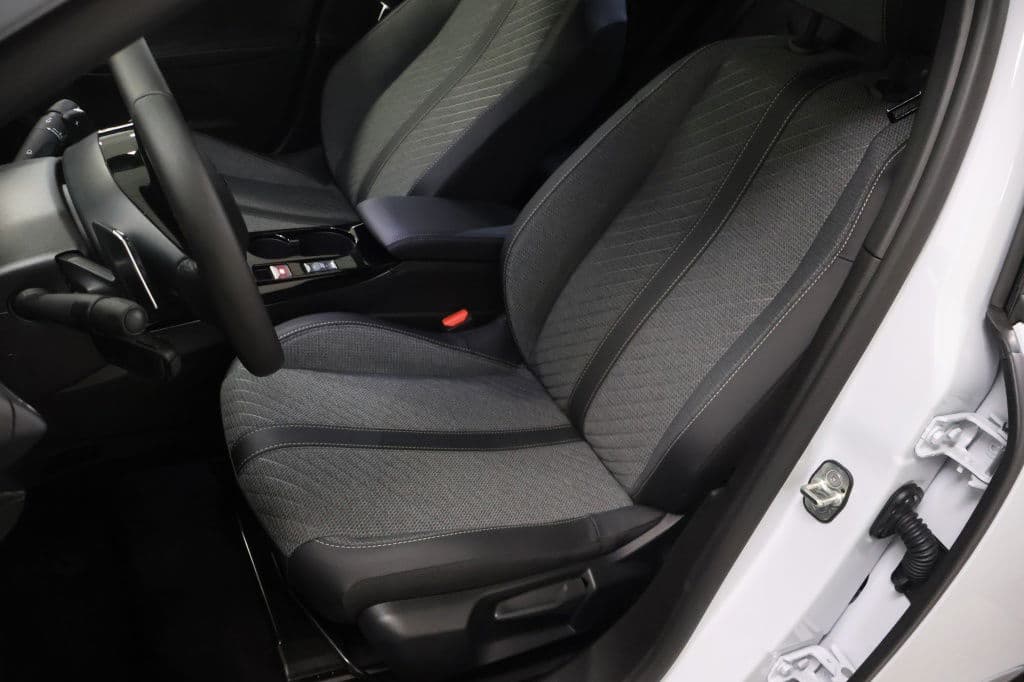 Peugeot 2008 1.2 Hybride 145 Allure | 360 Camera | Luxe thumbnail 9