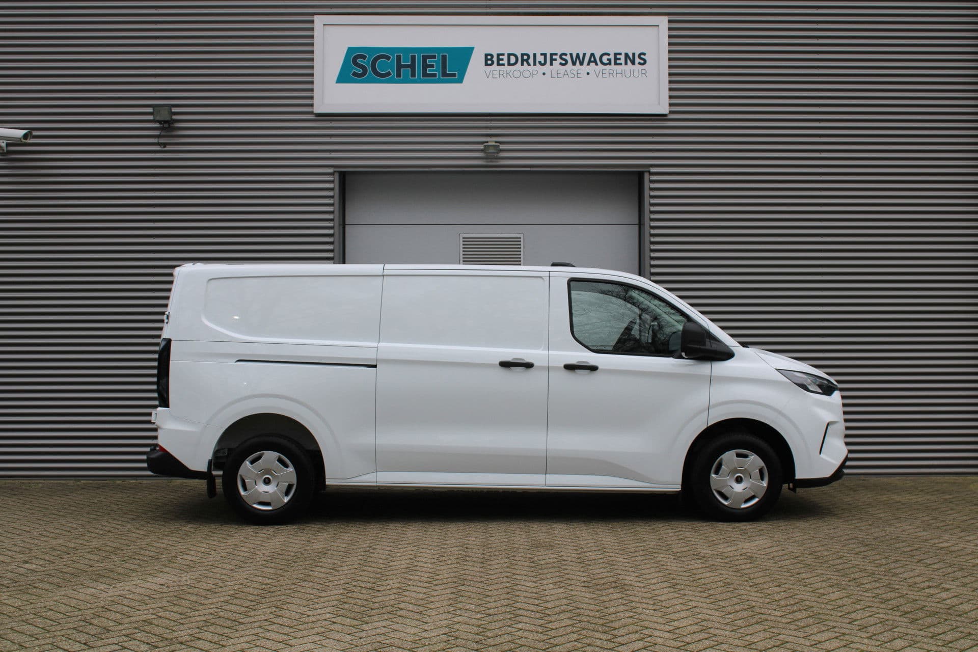 Ford Transit Custom 320 2.0 TDCI L2H1 Trend 136pk - 2x Schuifdeur - LED koplampen - Carplay - Android - Camera - Stoelverwarming - 70l tank - Rijklaar thumbnail 4