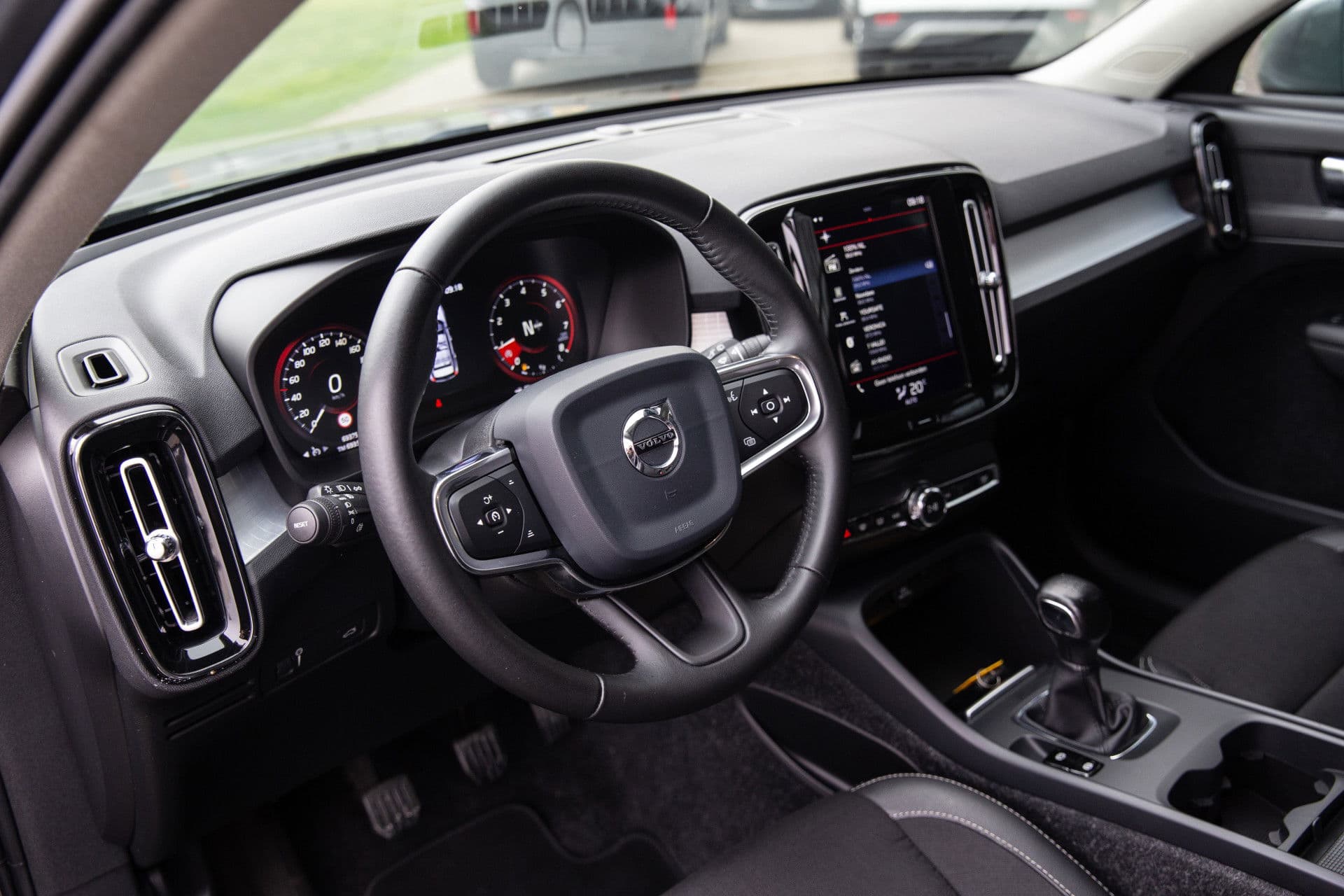 Volvo XC40 1.5 T3 Momentum , Achteruitrijcamera, Cruise control, Navigatie, thumbnail 4