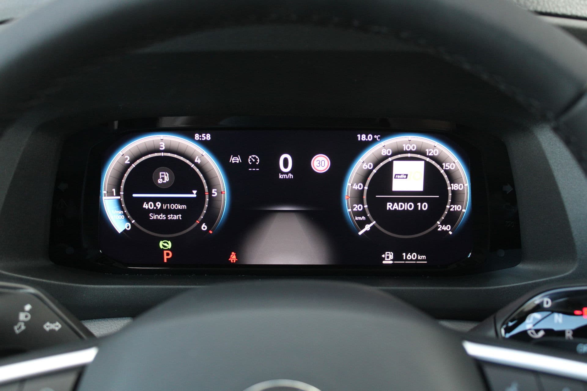 Volkswagen Crafter 35 2.0 TDI L3H3 177pk - Facelift - Navigatie - LED - Geveerde stoel - Virtual cockpit - Camera - Trekhaak - Stoelverwarming - Rijklaar thumbnail 16