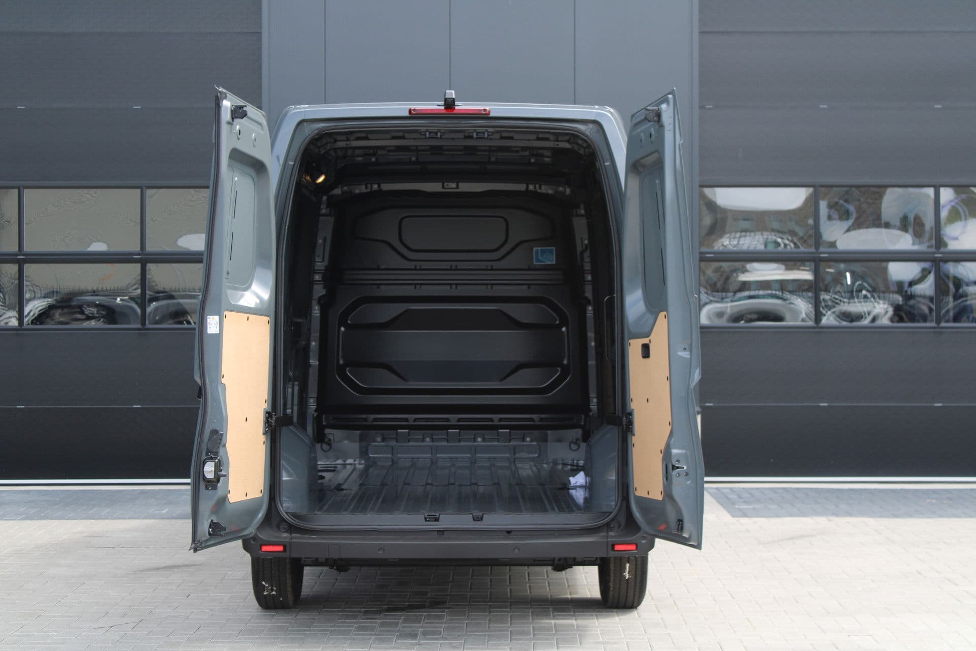 Renault Master T35 2.0 dCi 170pk L2H2 Extra - Navigatie - Camera - 270 gr deuren - Parkeersensoren - Draadloos laden - Rijklaar thumbnail 9